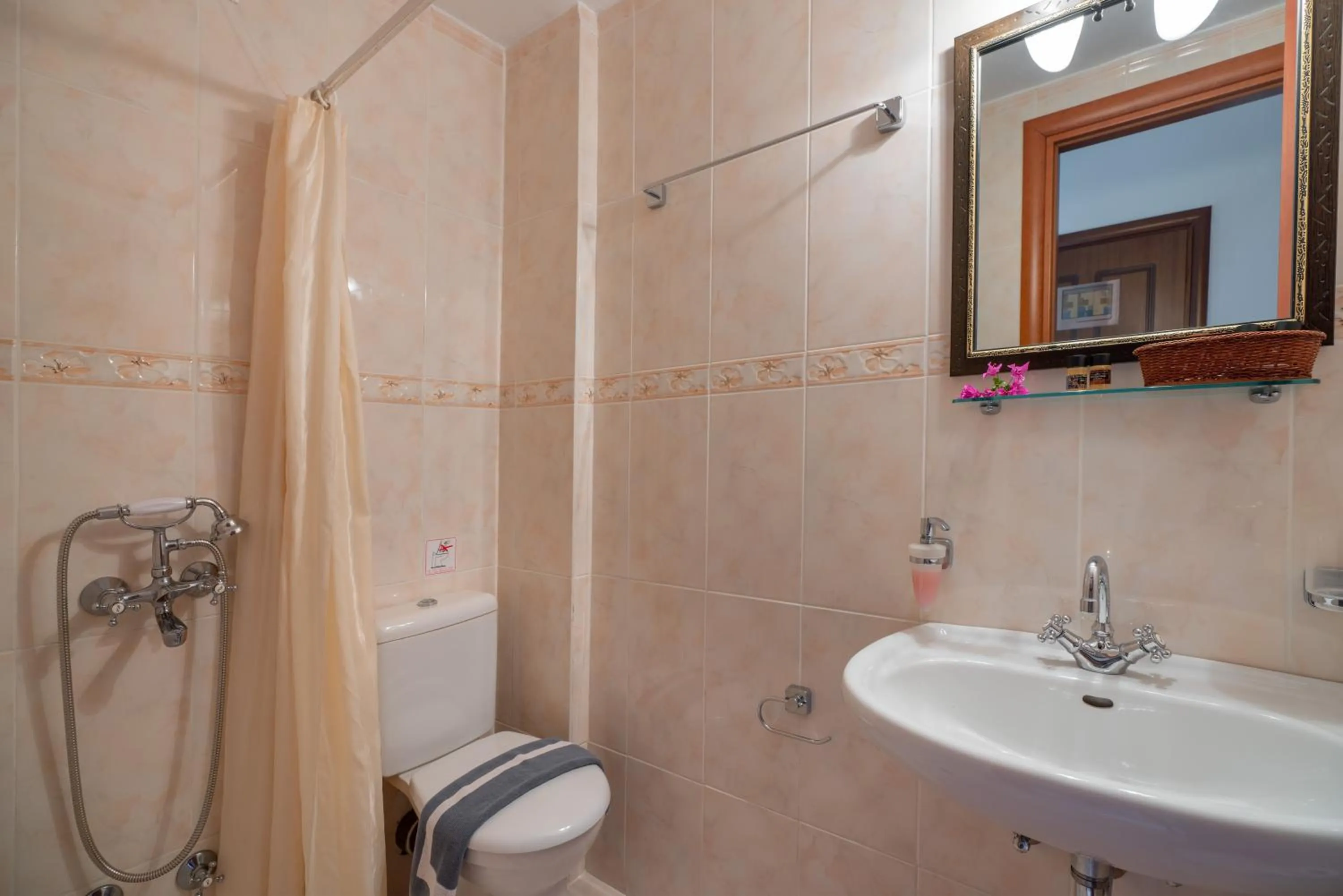 Shower in Corfu Secret