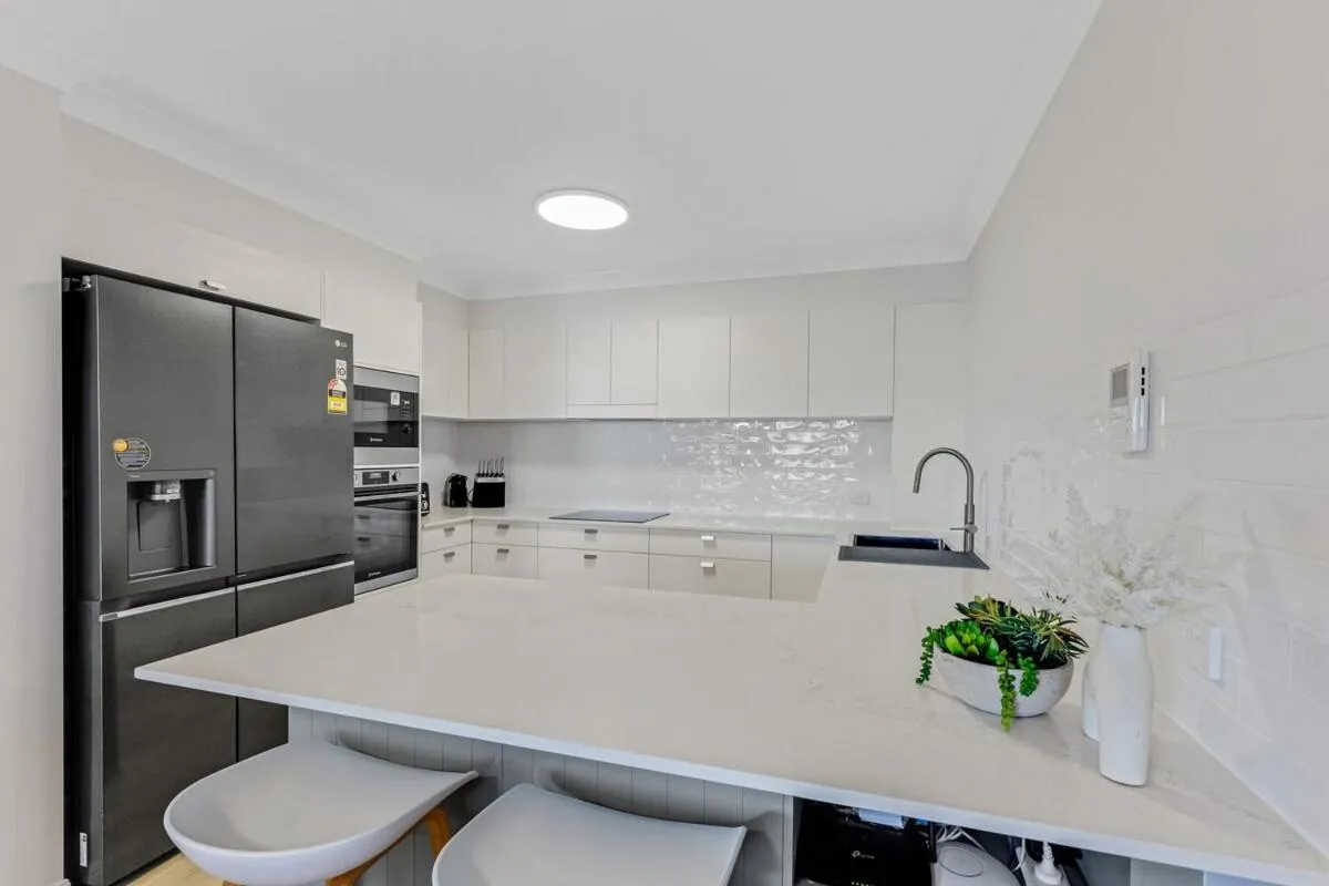 Riverdance Apt 6