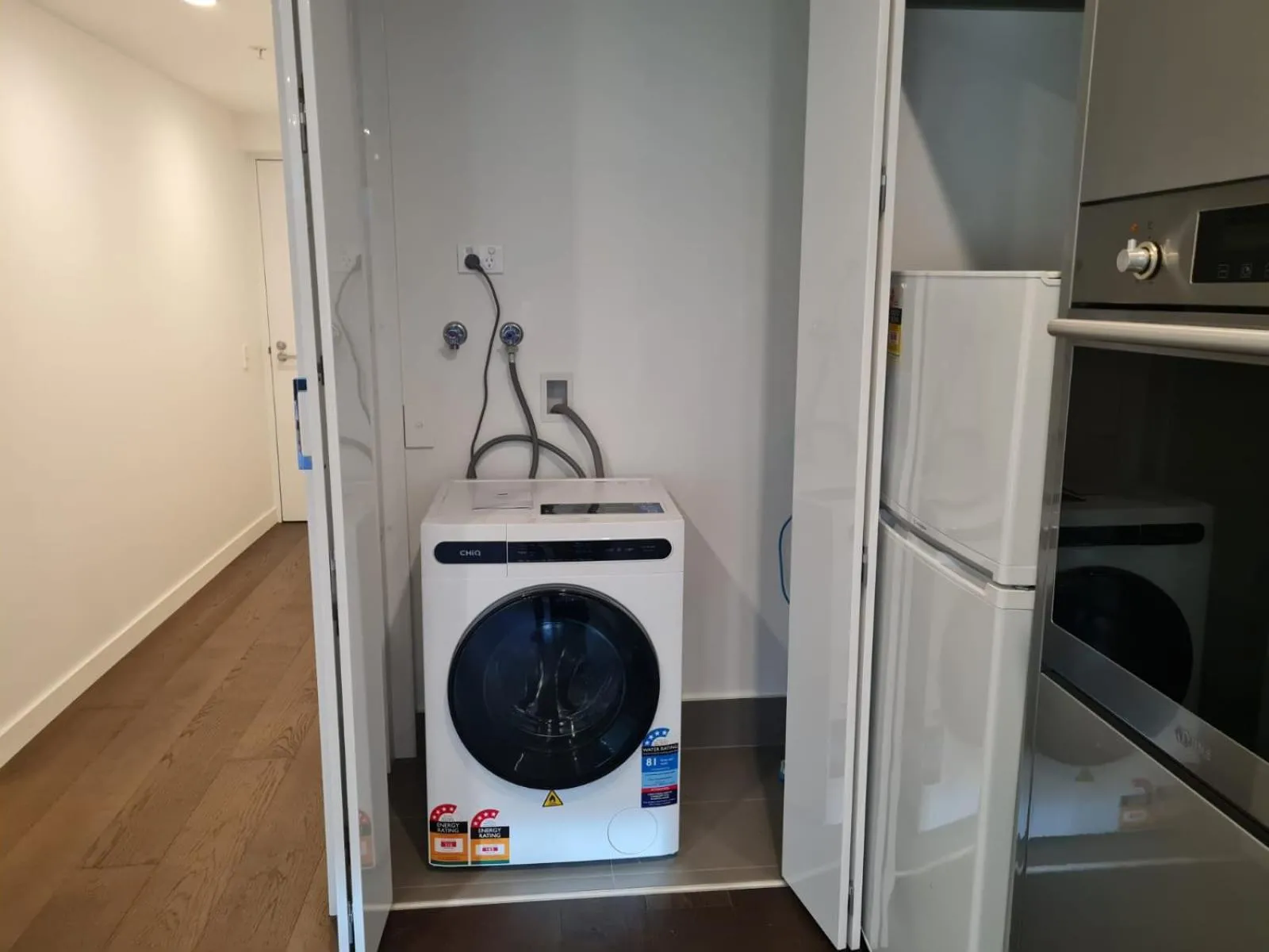 washing machine in Two Bedroom Apartment in North Melbourne