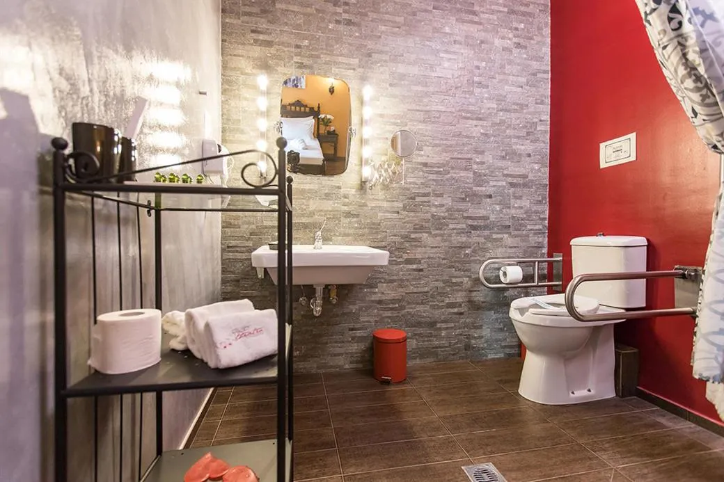 Toilet in Theatro Hotel Odysseon