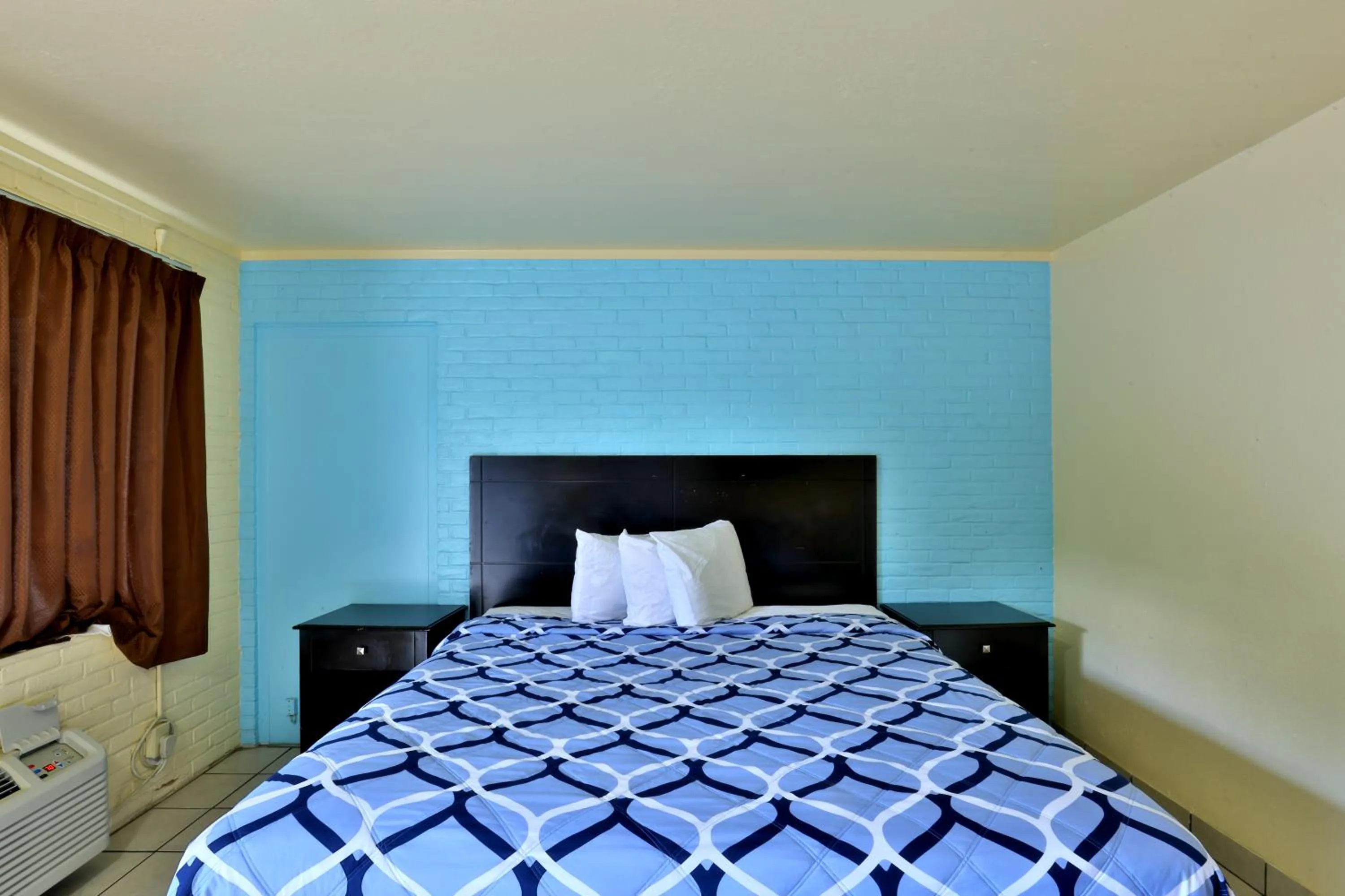 Bed in Americas Best Value Inn San Antonio Airport South