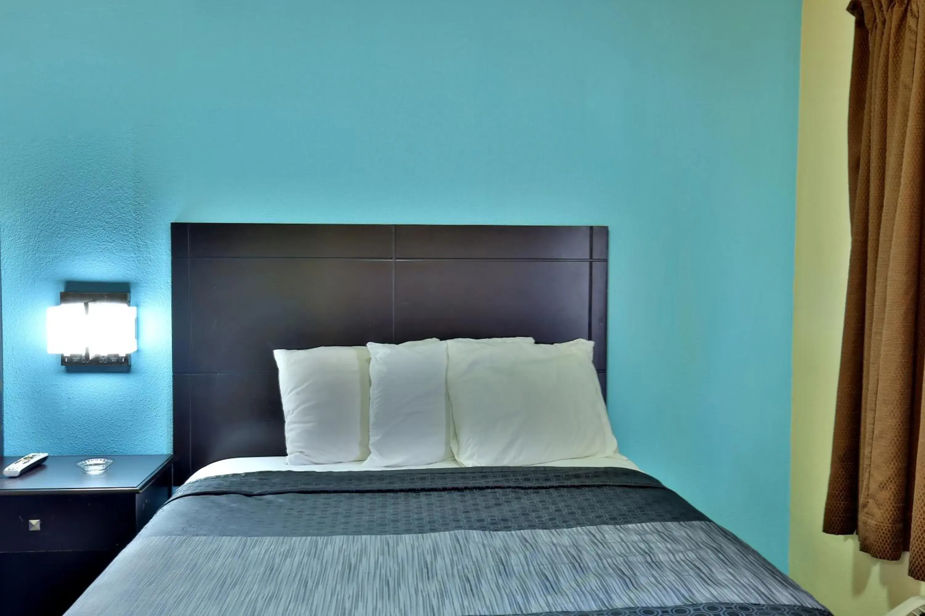 Bed in Americas Best Value Inn San Antonio Airport South Bed in Americas Best Value Inn San Antonio Airport South