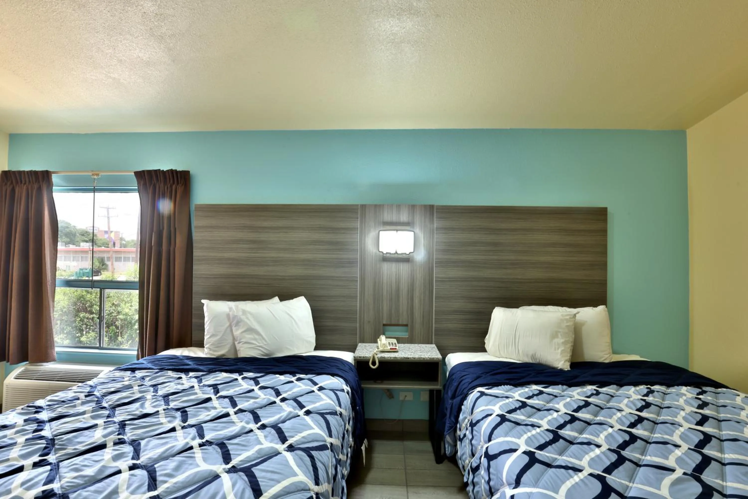 Bed in Americas Best Value Inn San Antonio Airport South