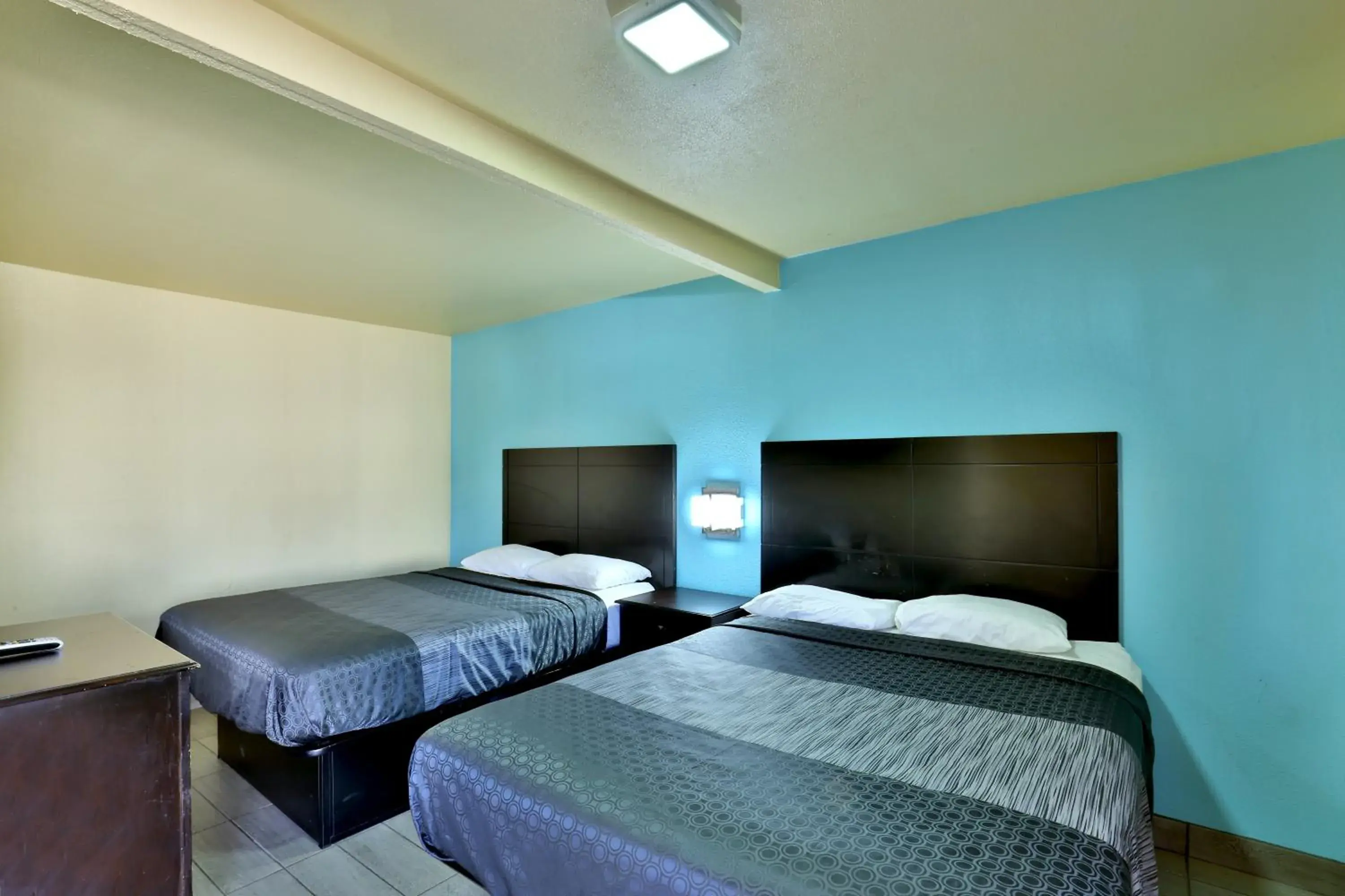 Bed in Americas Best Value Inn San Antonio Airport South Bed in Americas Best Value Inn San Antonio Airport South