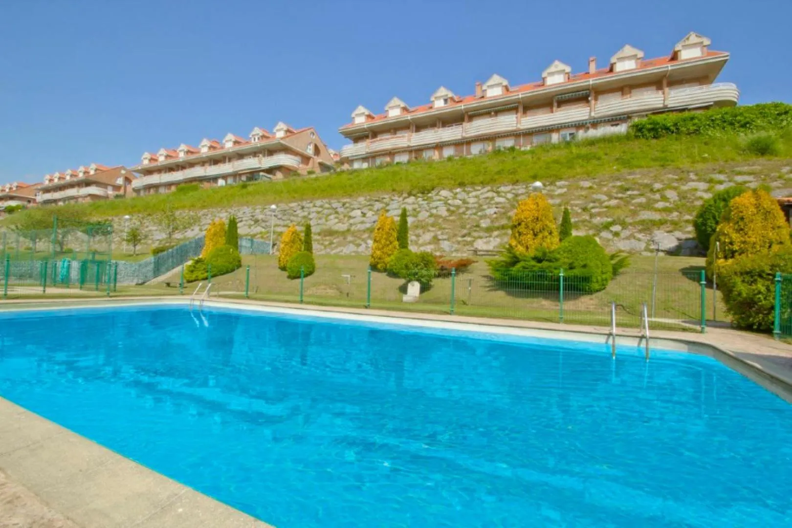 Property building in Dúplex ANANDA, vistas impresionantes con parking y piscina comunitaria
