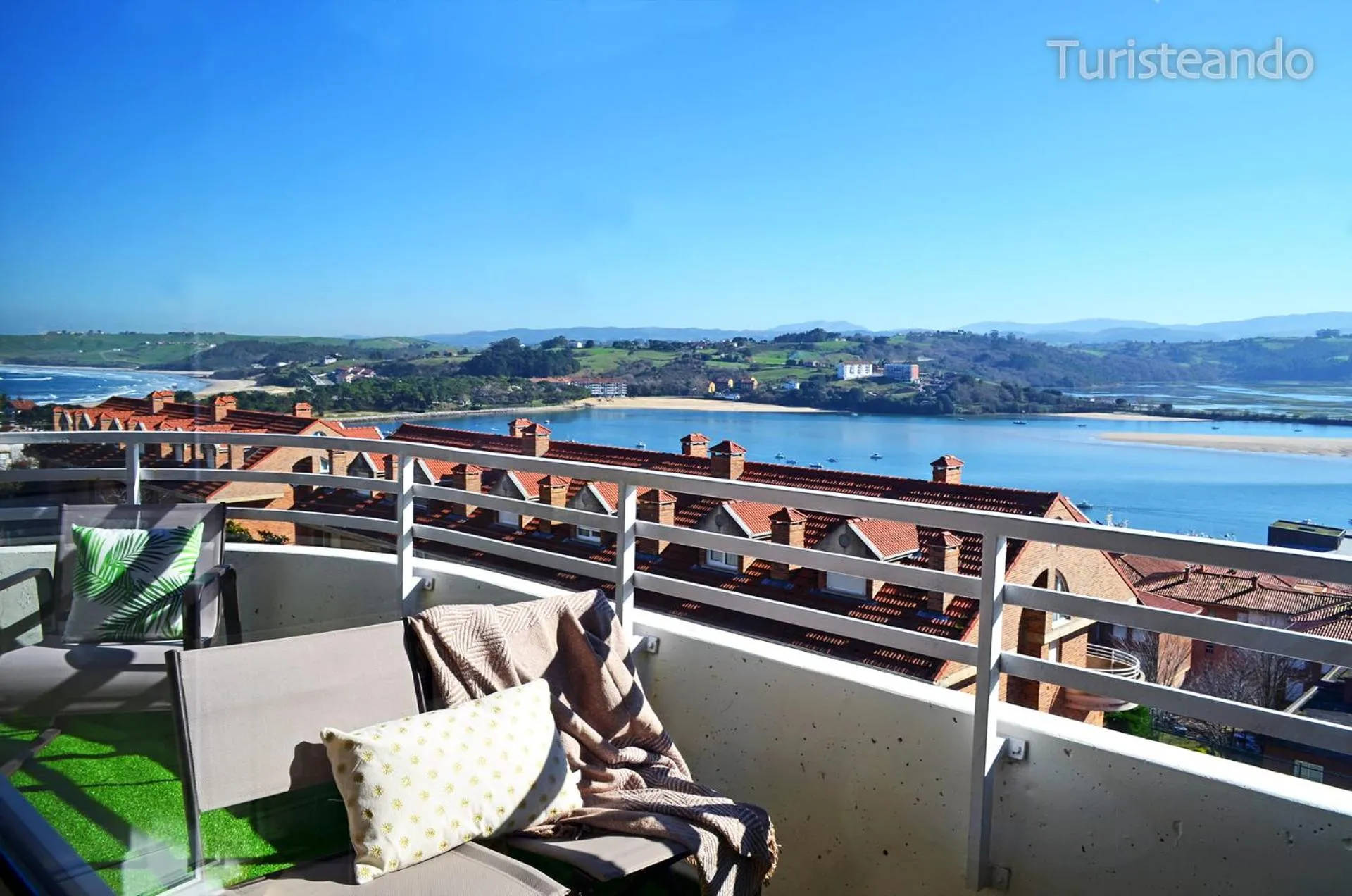 Off site in Dúplex ANANDA, vistas impresionantes con parking y piscina comunitaria