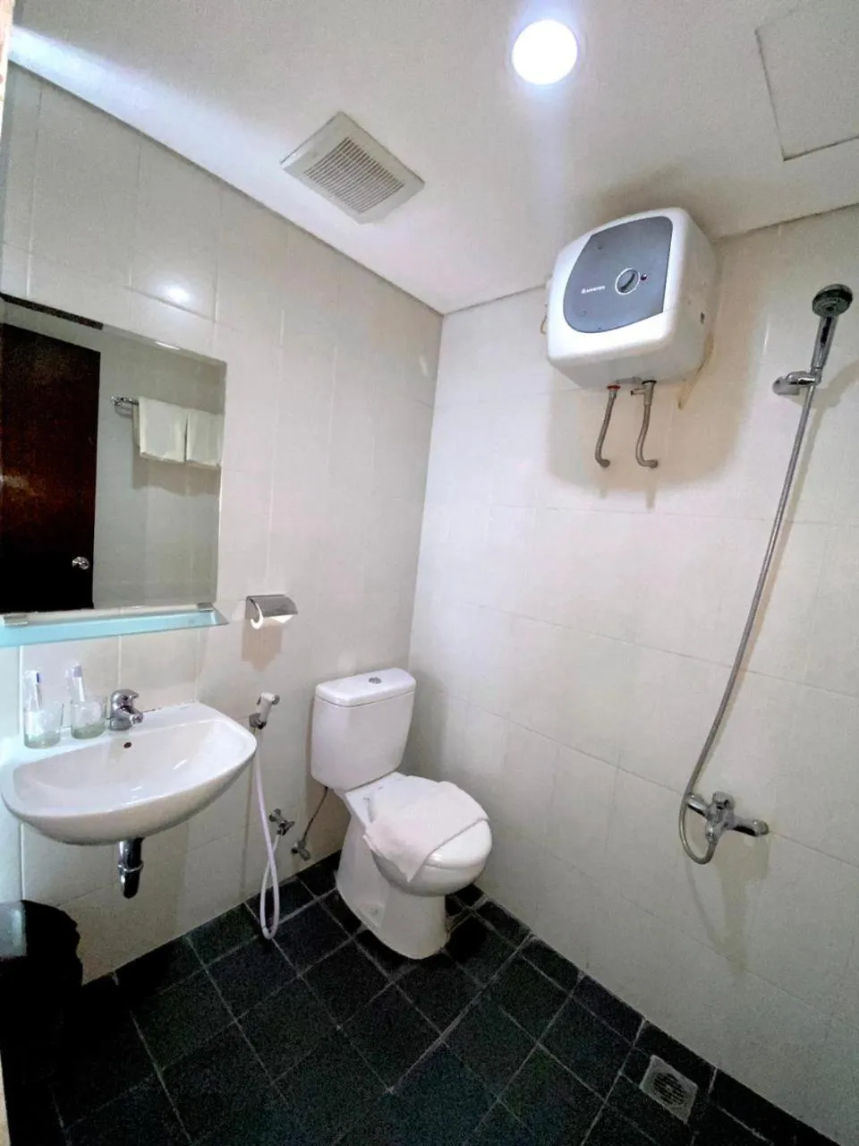 Shower in Skyland City Hotel Jatinangor
