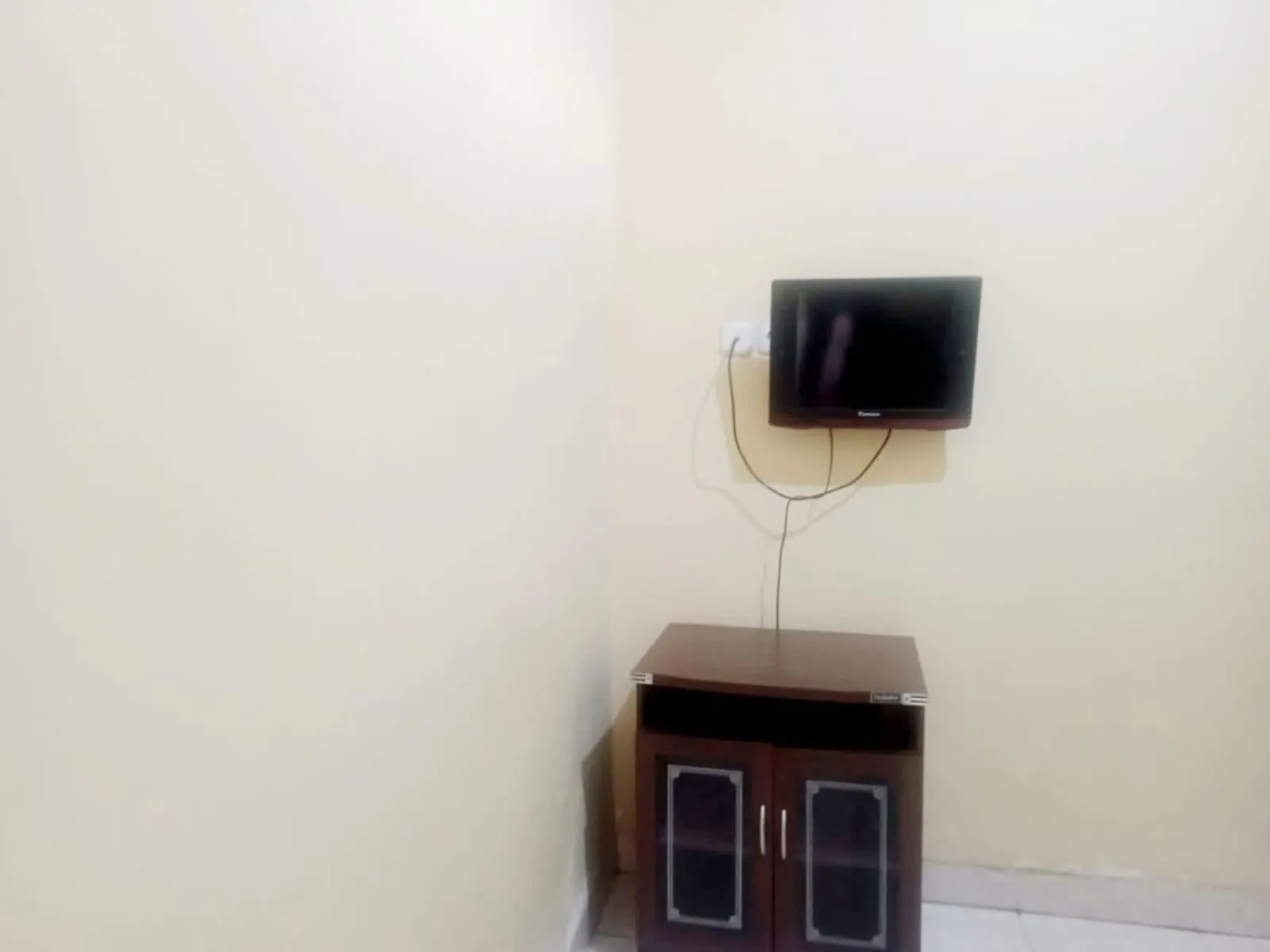 TV and multimedia in Homestay Almanda Syariah Malino