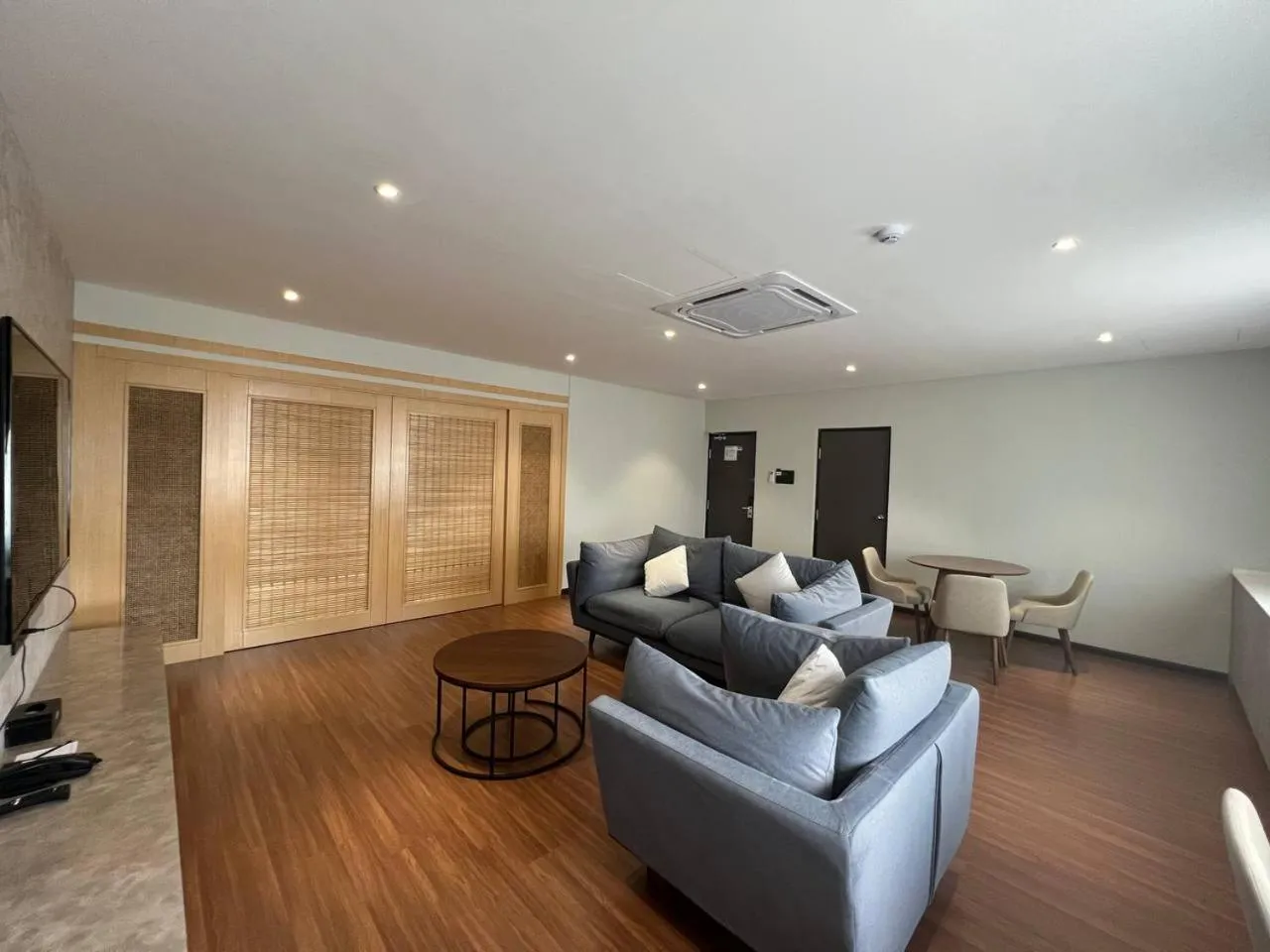 Living room in ALL IN HOTEL