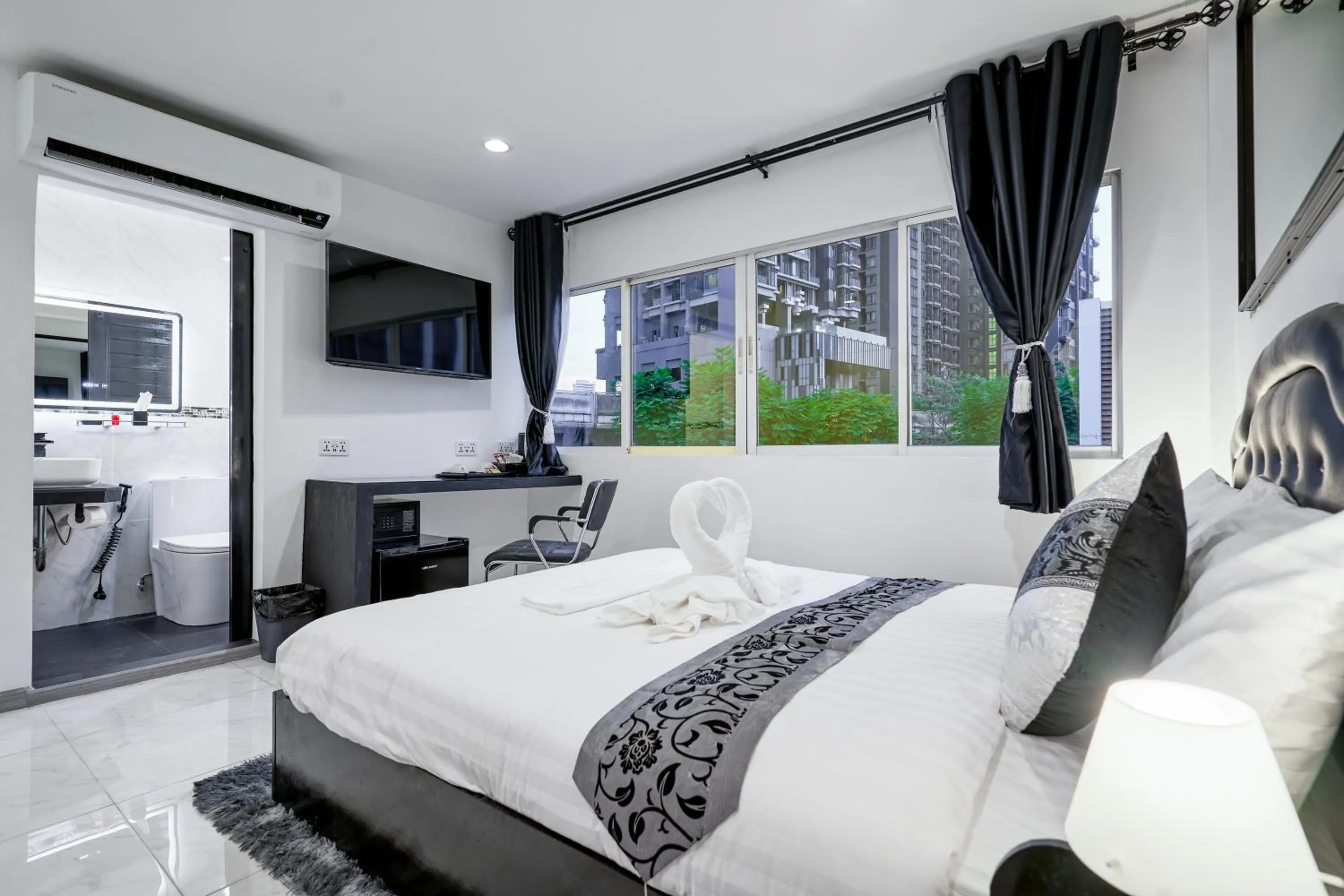 Bed in Thonglor Suites Hotel