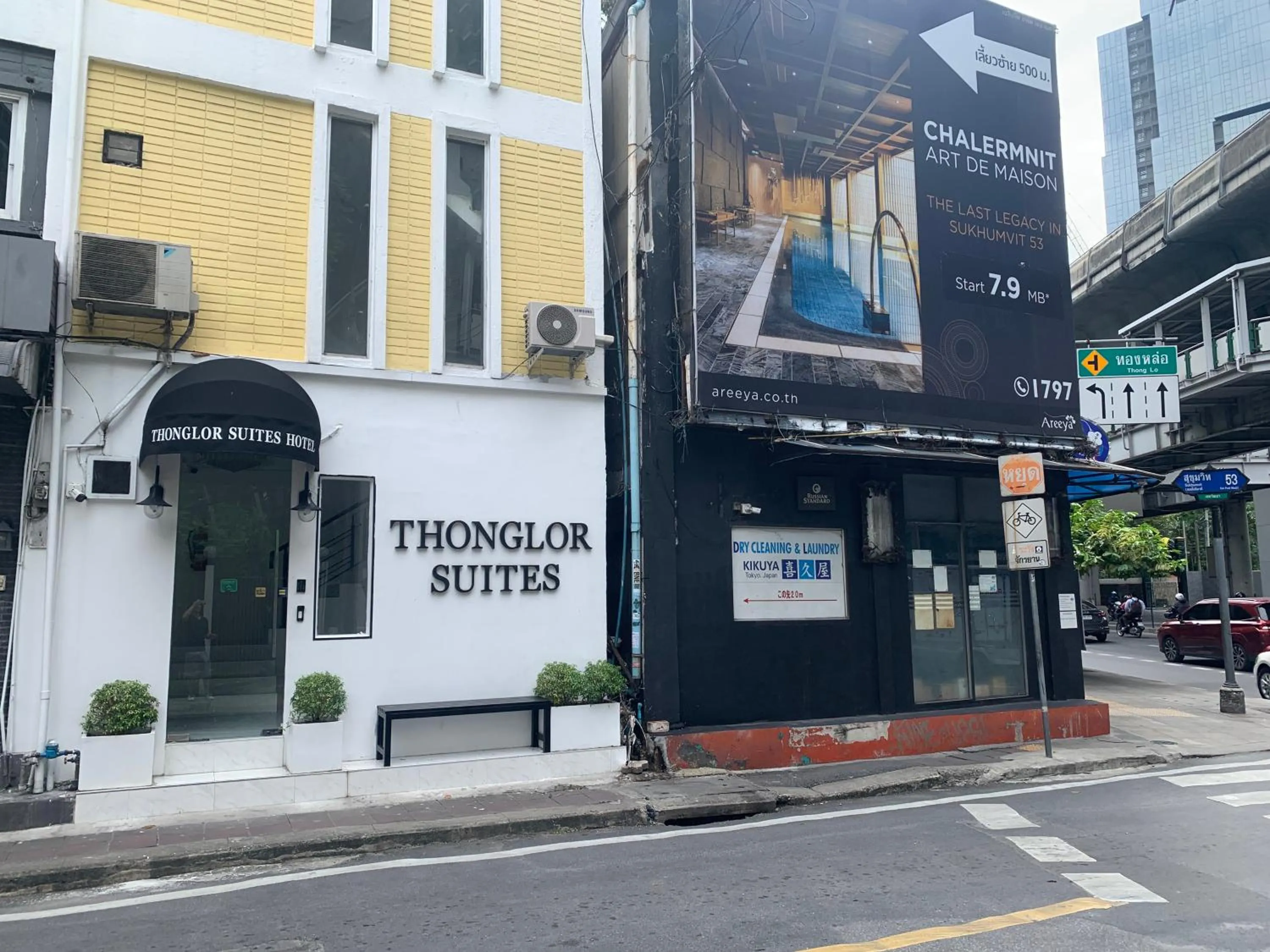 Property building in Thonglor Suites Hotel