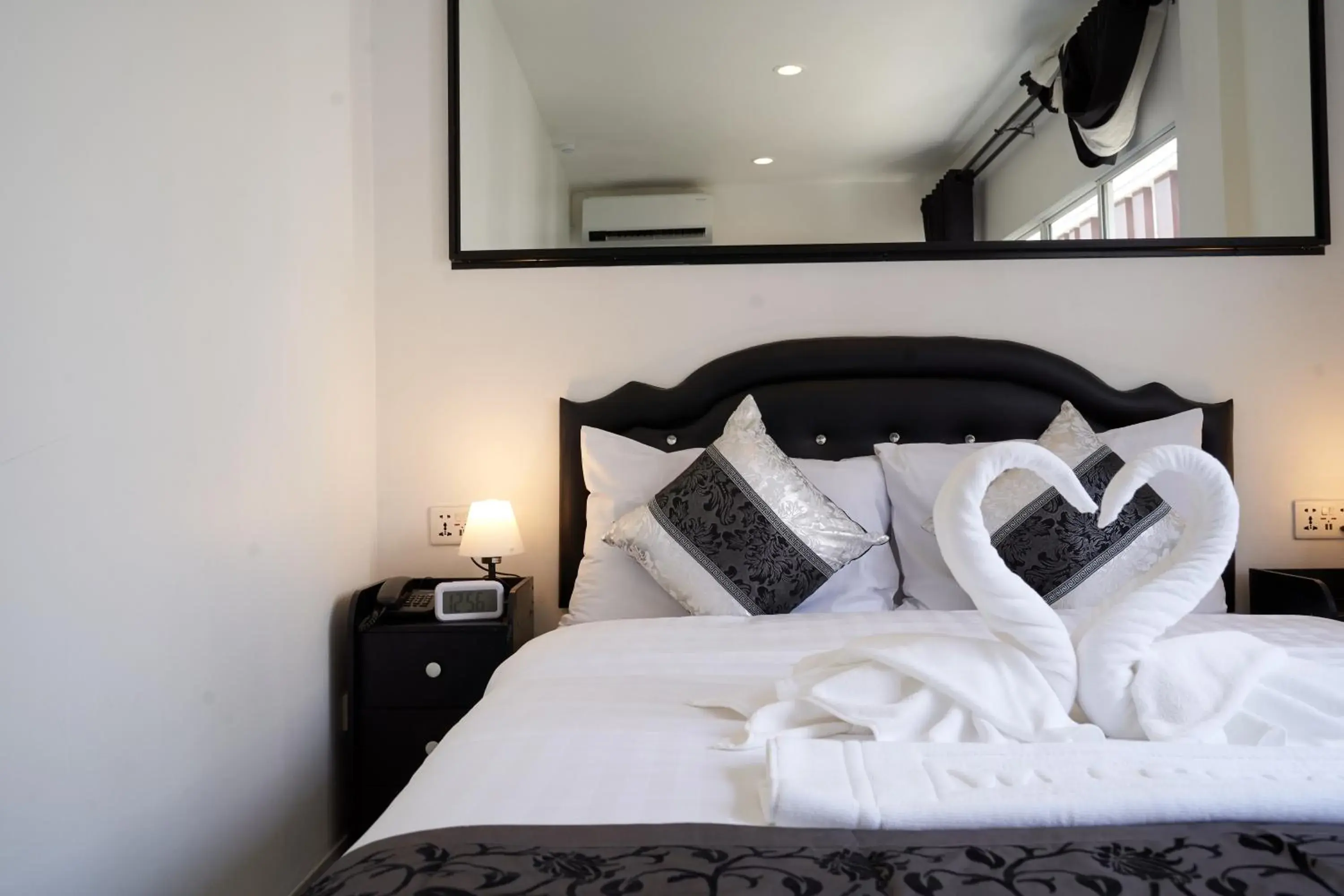 Bed in Thonglor Suites Hotel Bed in Thonglor Suites Hotel