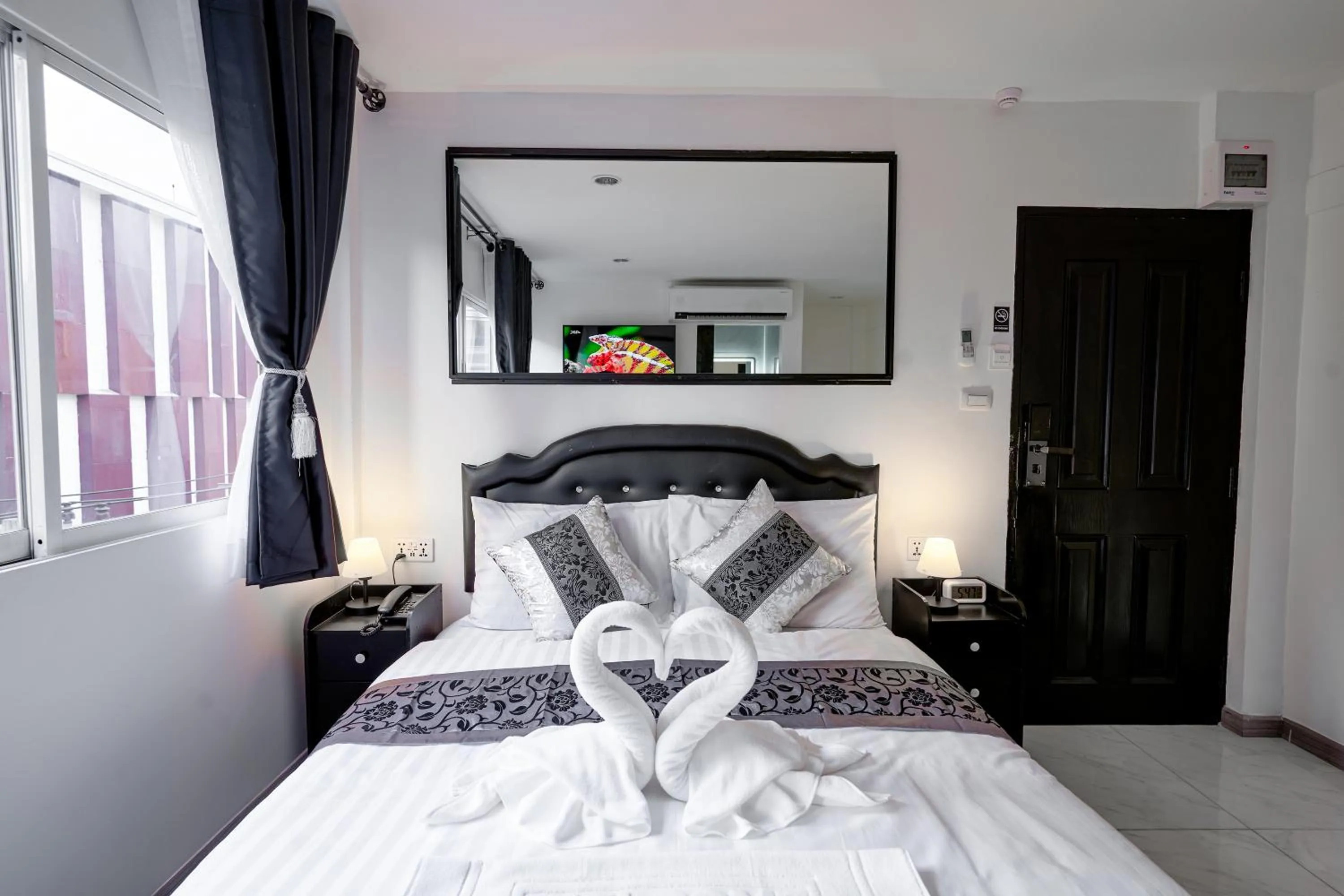 Bed in Thonglor Suites Hotel