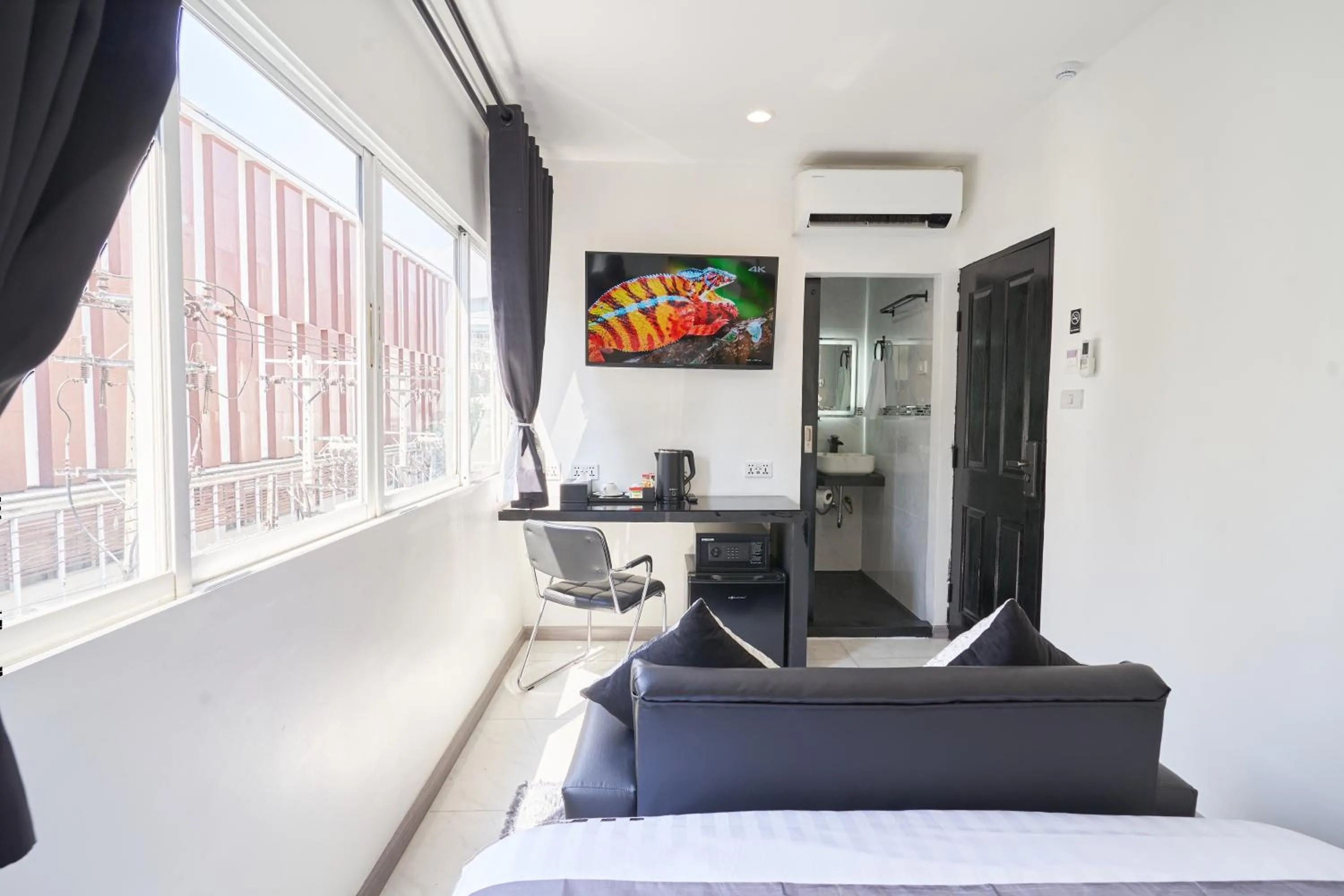 Bed in Thonglor Suites Hotel