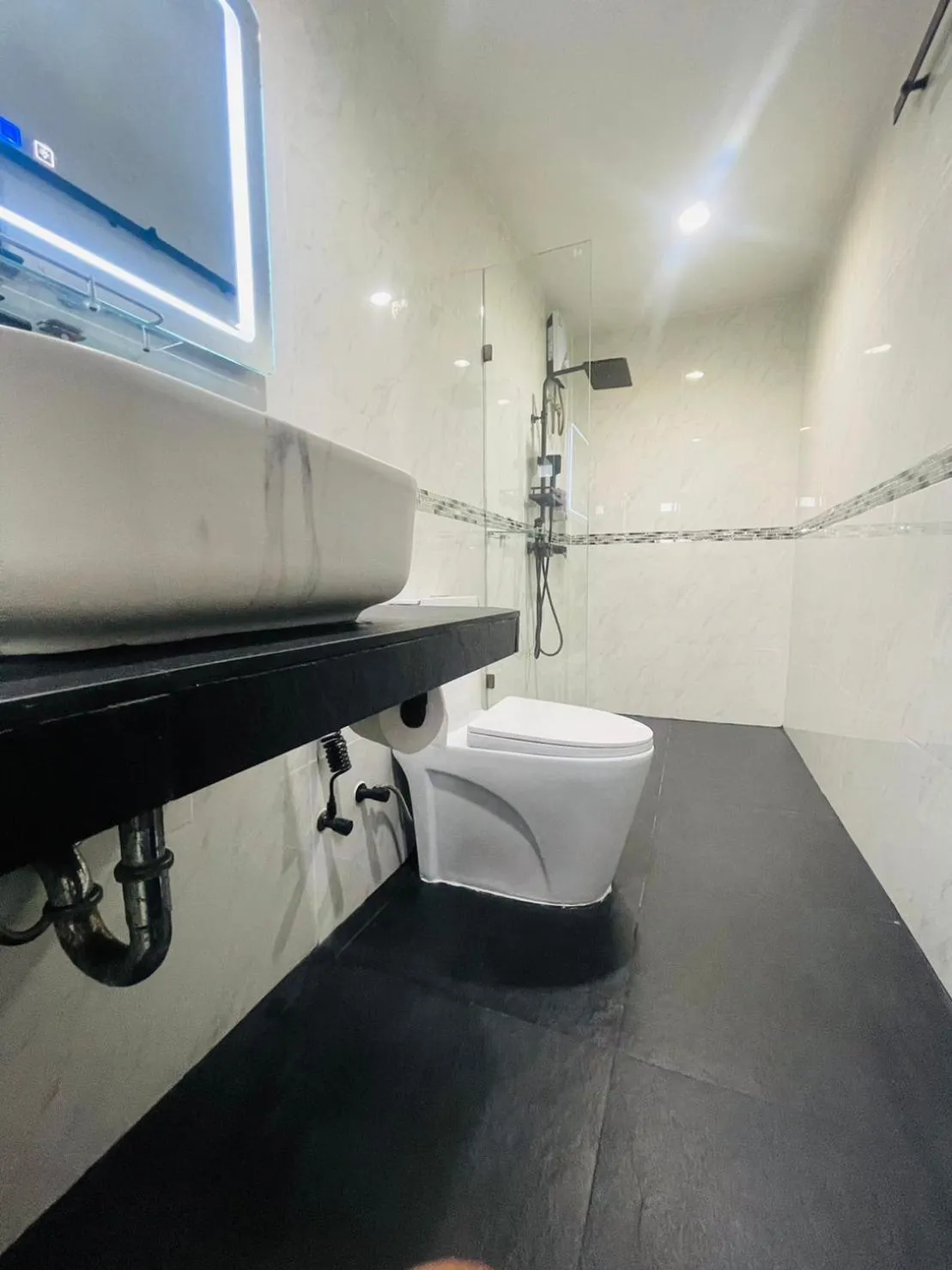 Toilet in Thonglor Suites Hotel