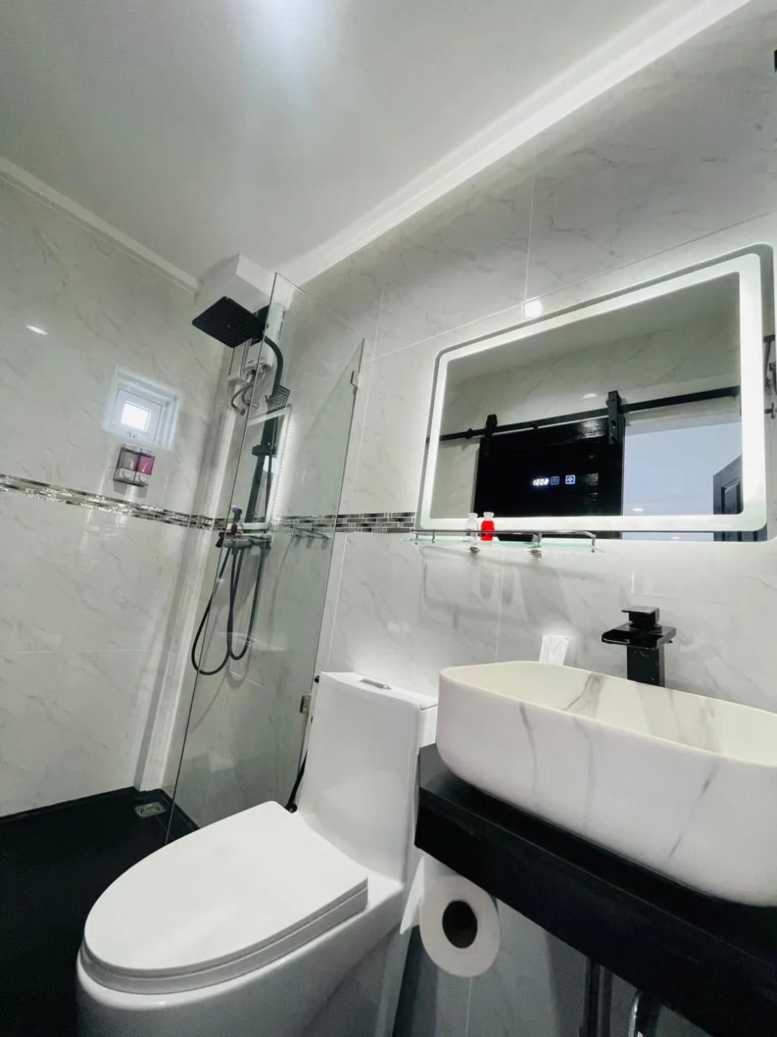 Shower in Thonglor Suites Hotel