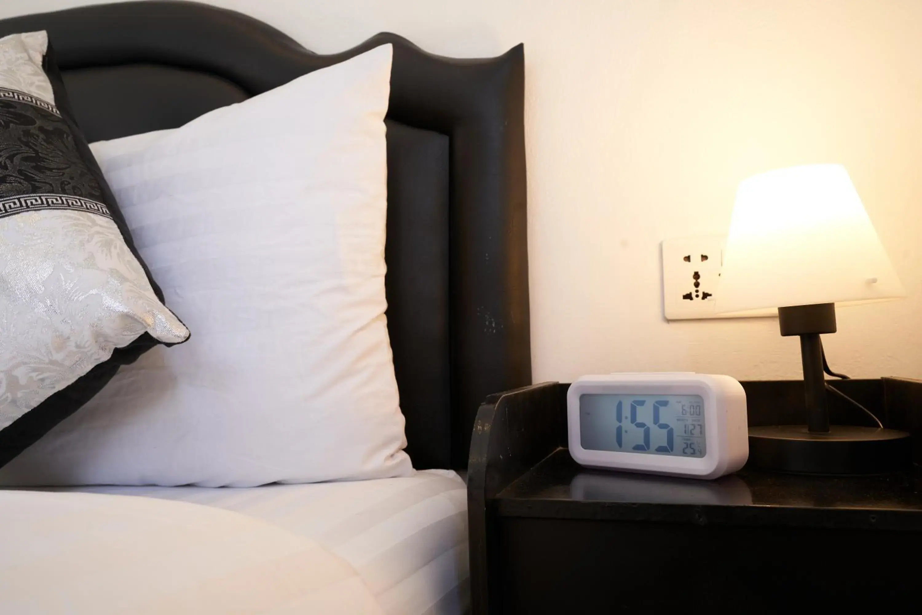 Bed in Thonglor Suites Hotel Bed in Thonglor Suites Hotel