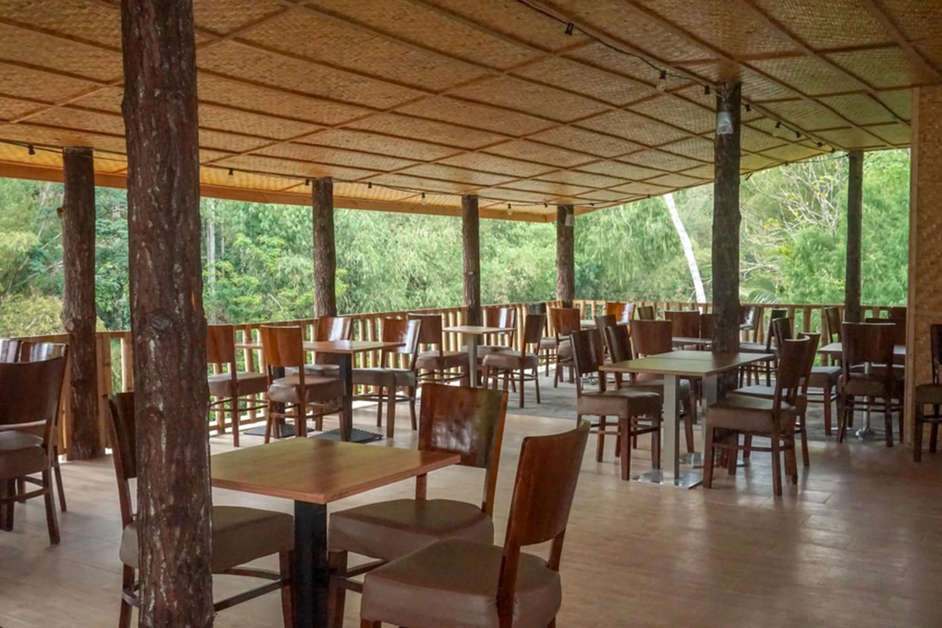Seating area in RedDoorz near Londa Toraja