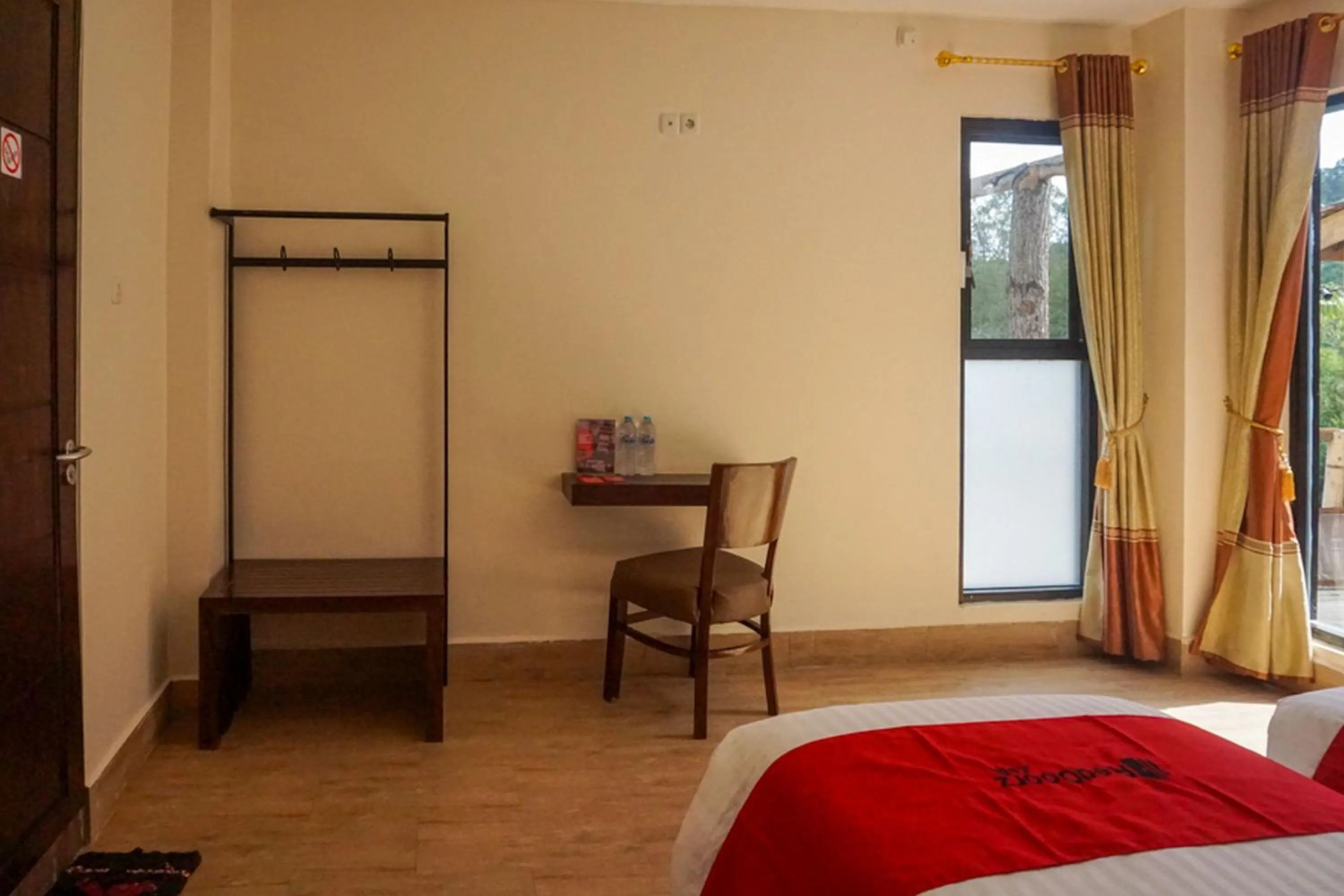 Bedroom in RedDoorz near Londa Toraja