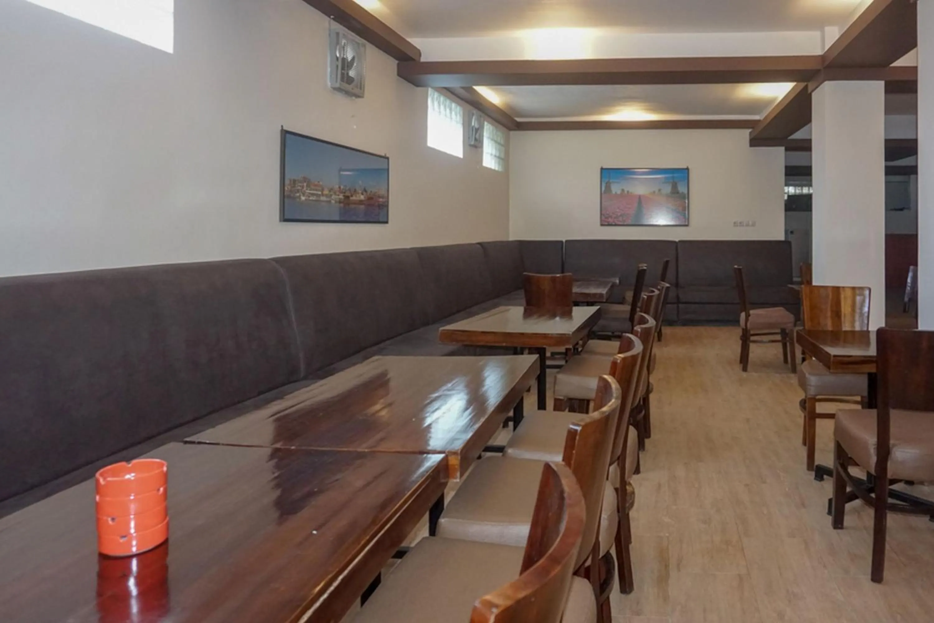 Dining area in RedDoorz near Londa Toraja