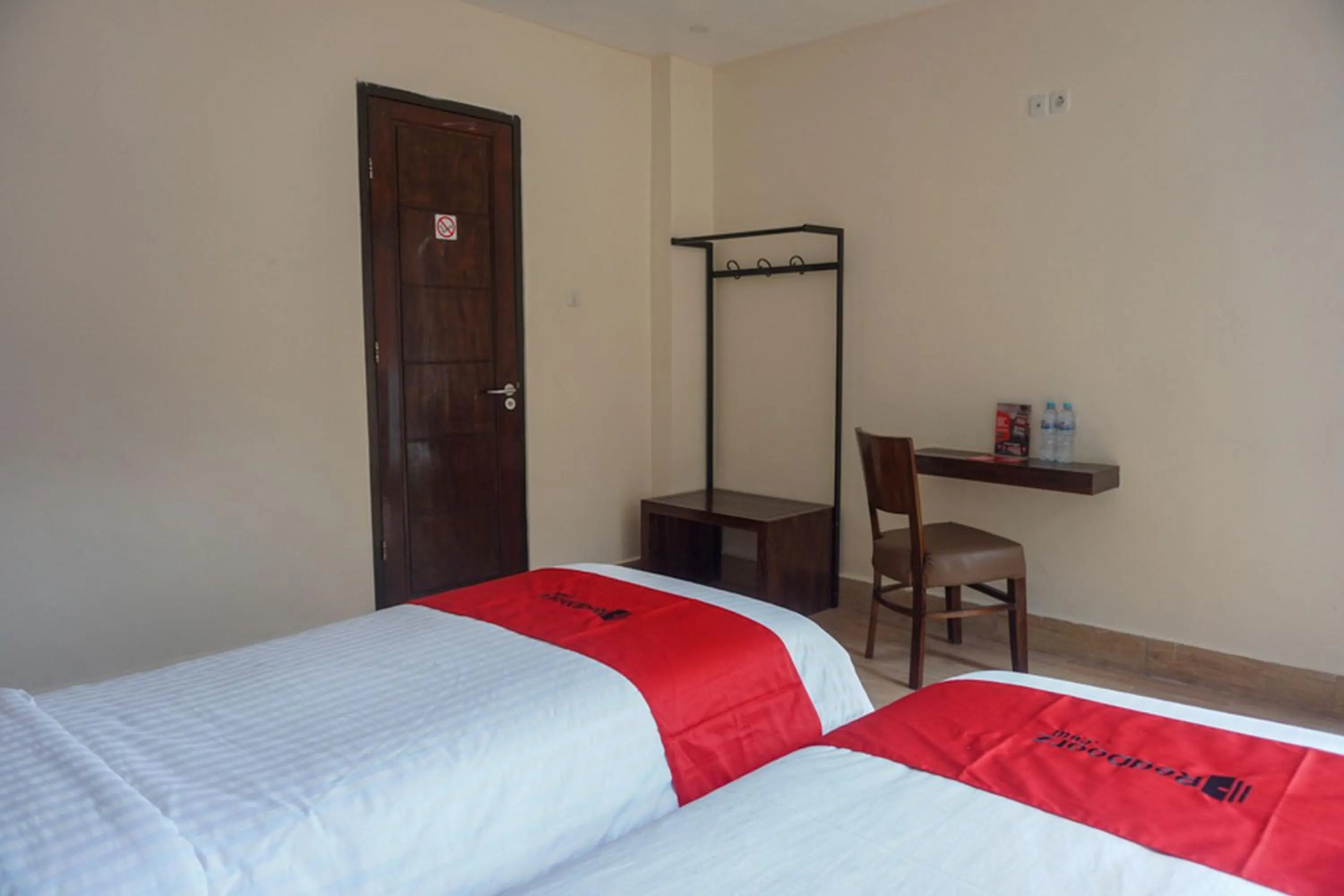 Bedroom in RedDoorz near Londa Toraja