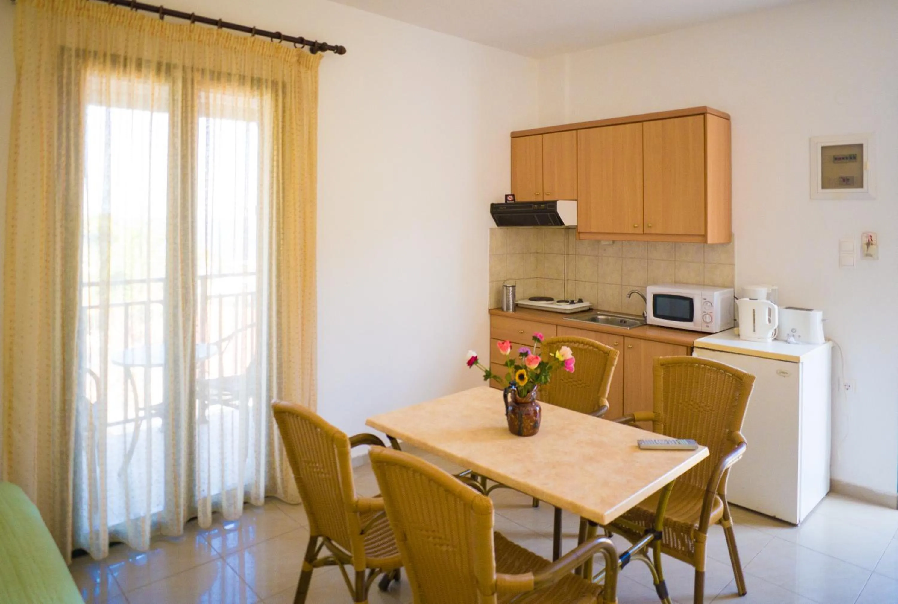 Dining area in Mariamare apts