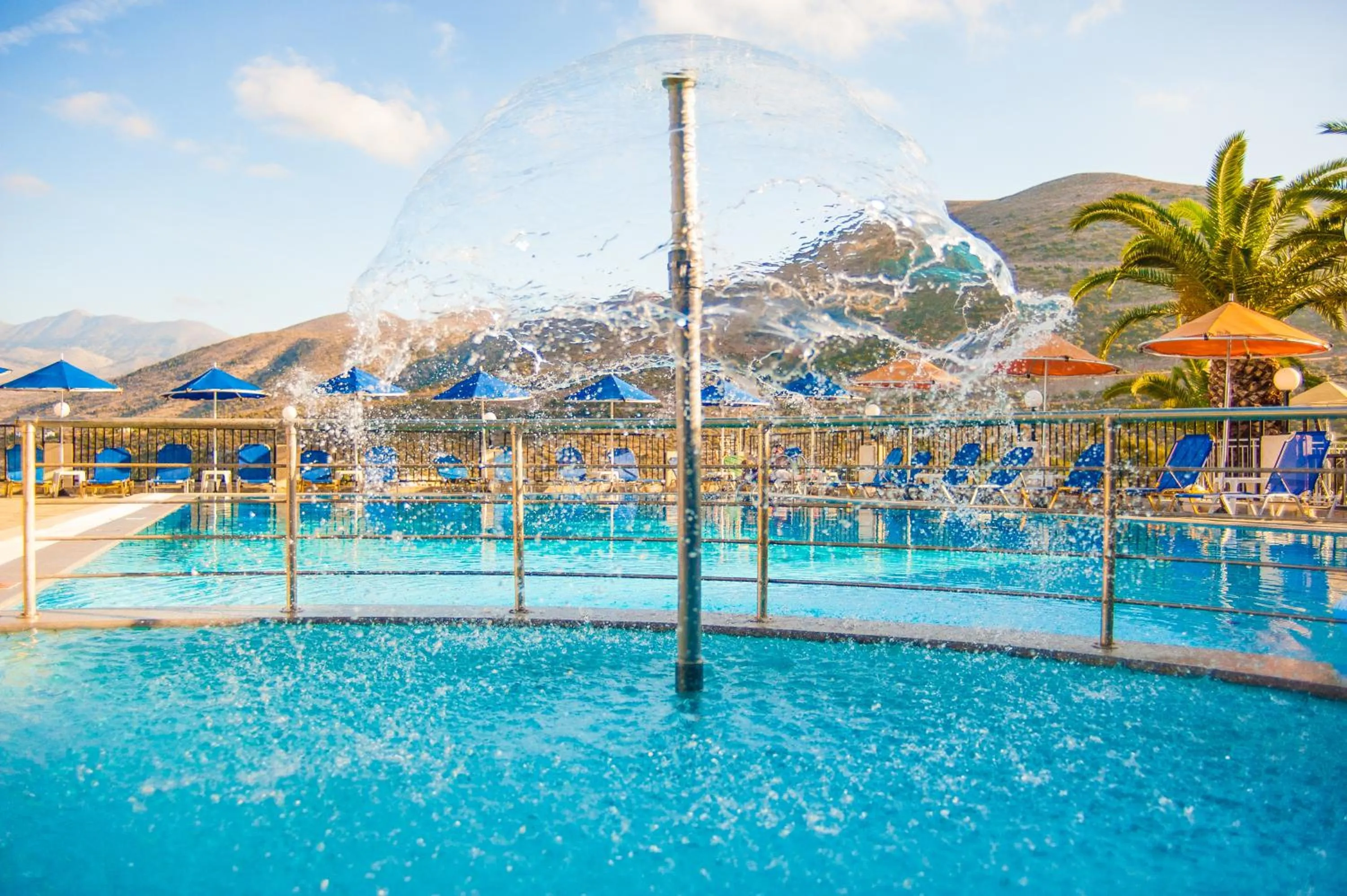 Swimming pool in Mariamare apts