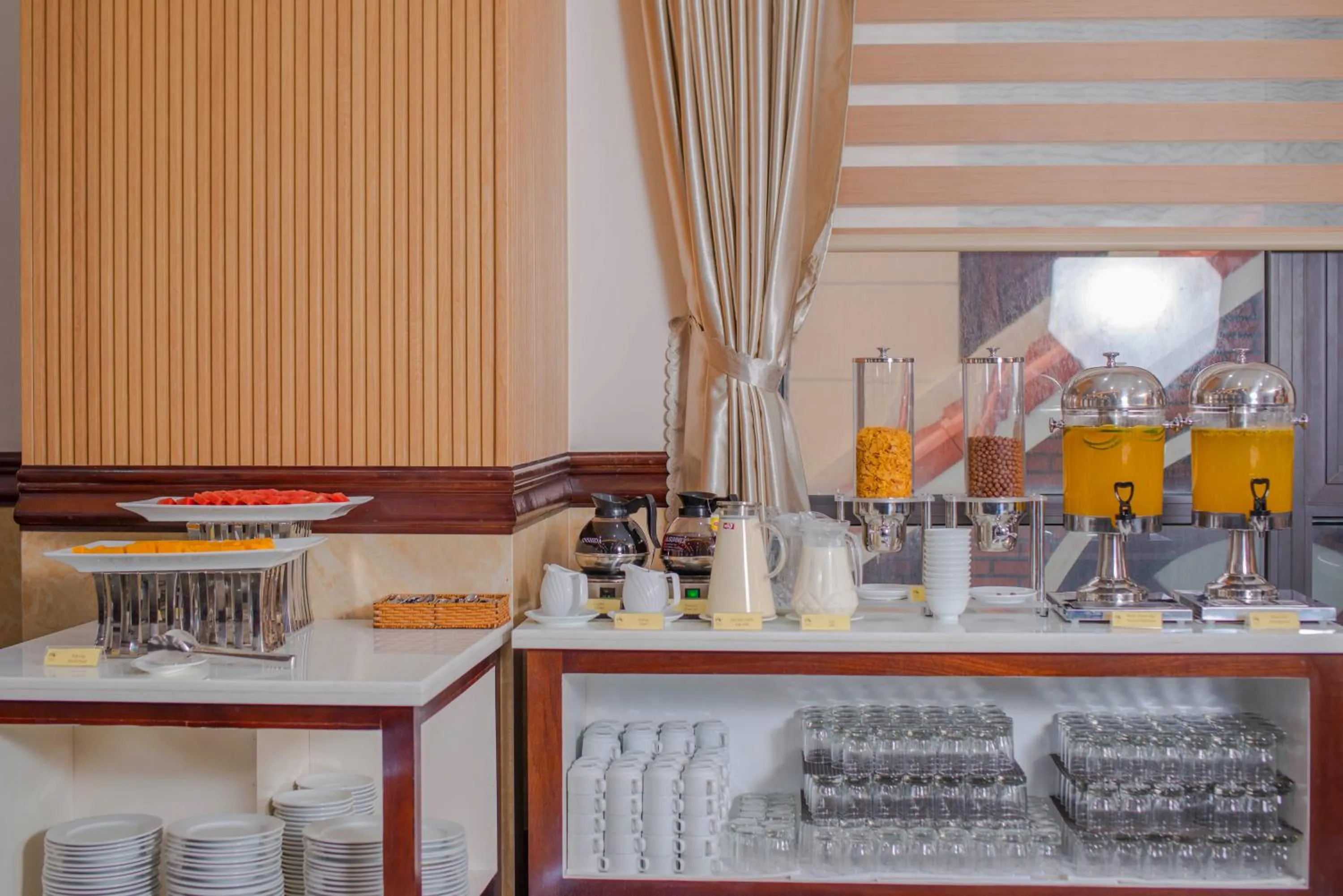 Restaurant/places to eat in 7 Seven Sea Hotel