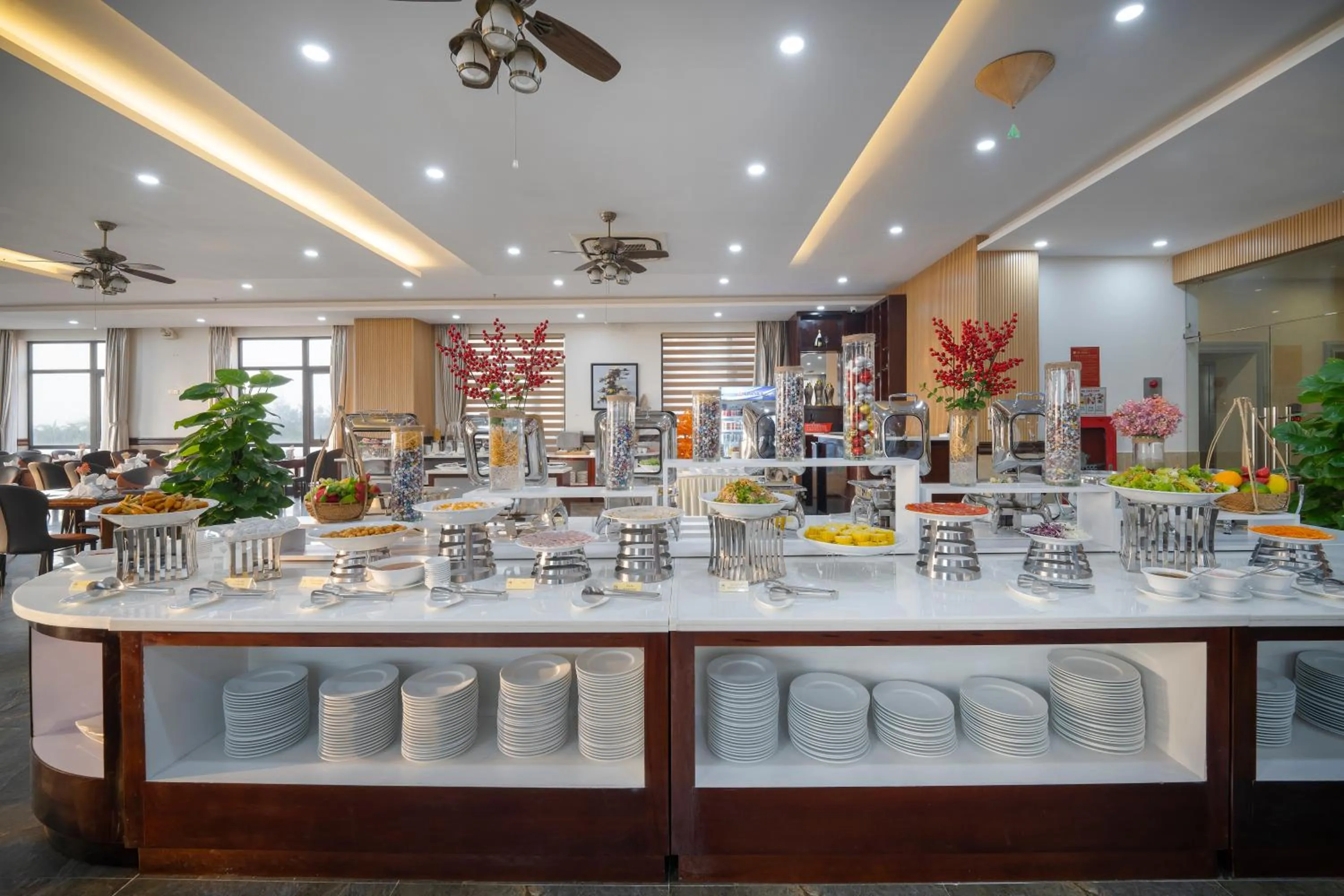 Restaurant/places to eat in 7 Seven Sea Hotel