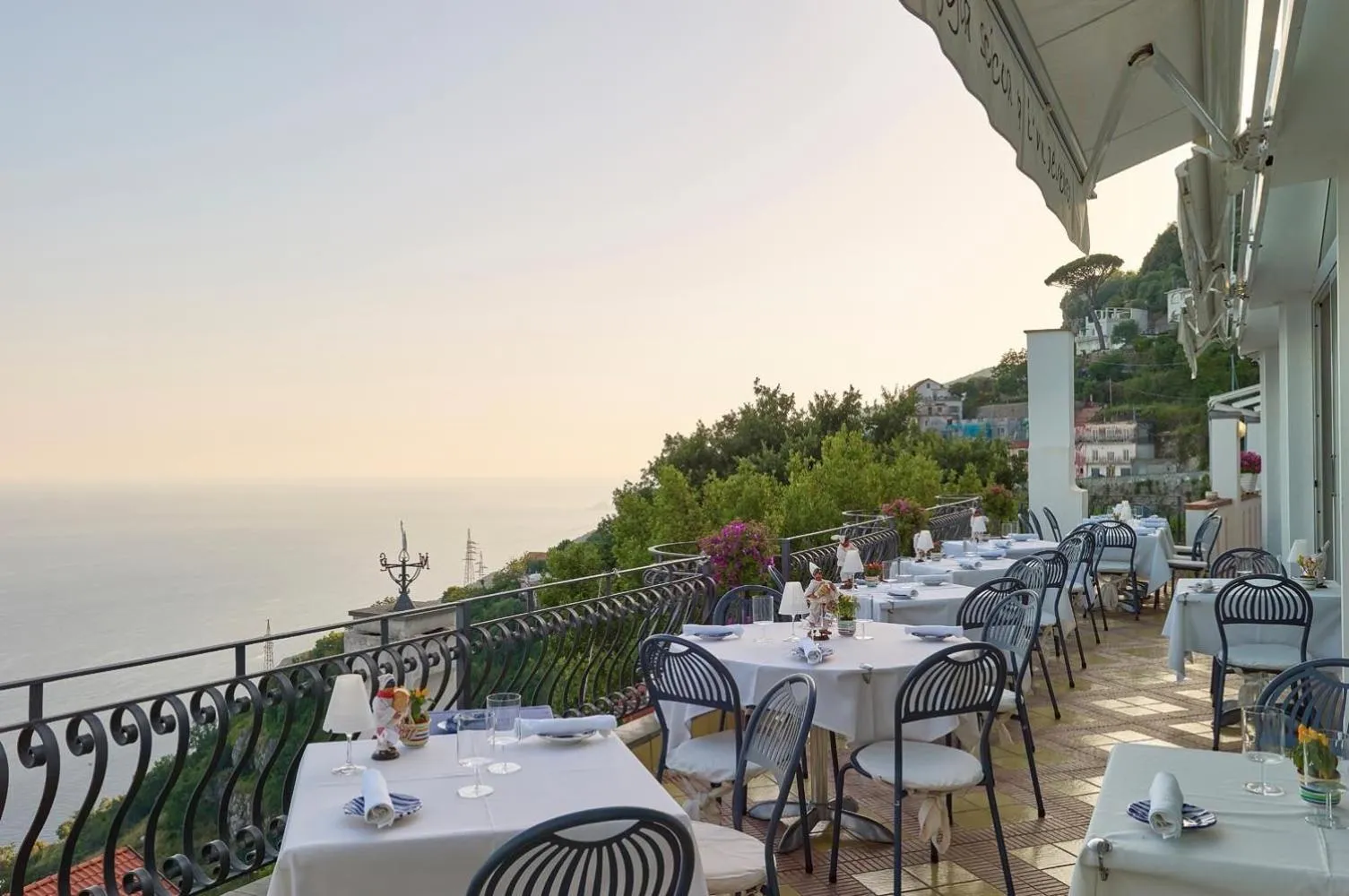 Restaurant/places to eat in Albergo Dipinto BaccoFurore