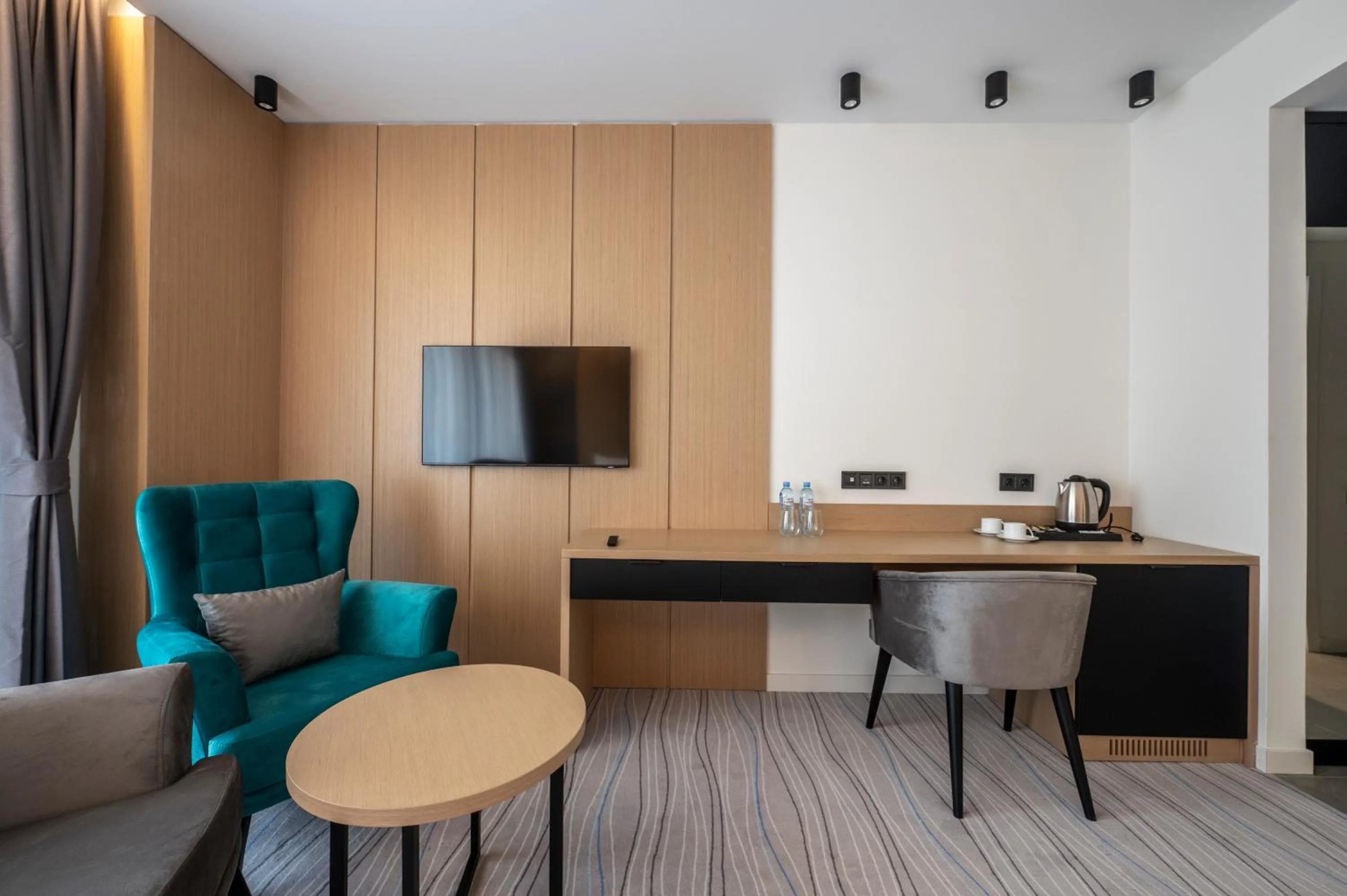 TV and multimedia in The Grandeur Hotel