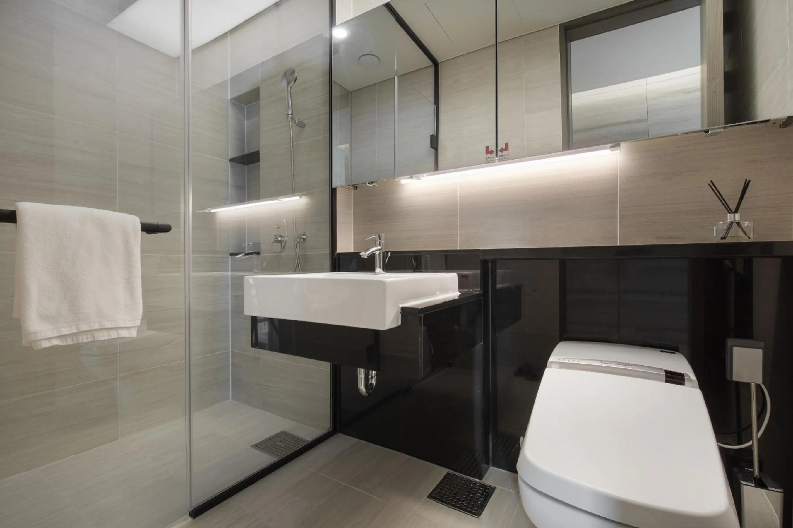 LCT Residence Y collection