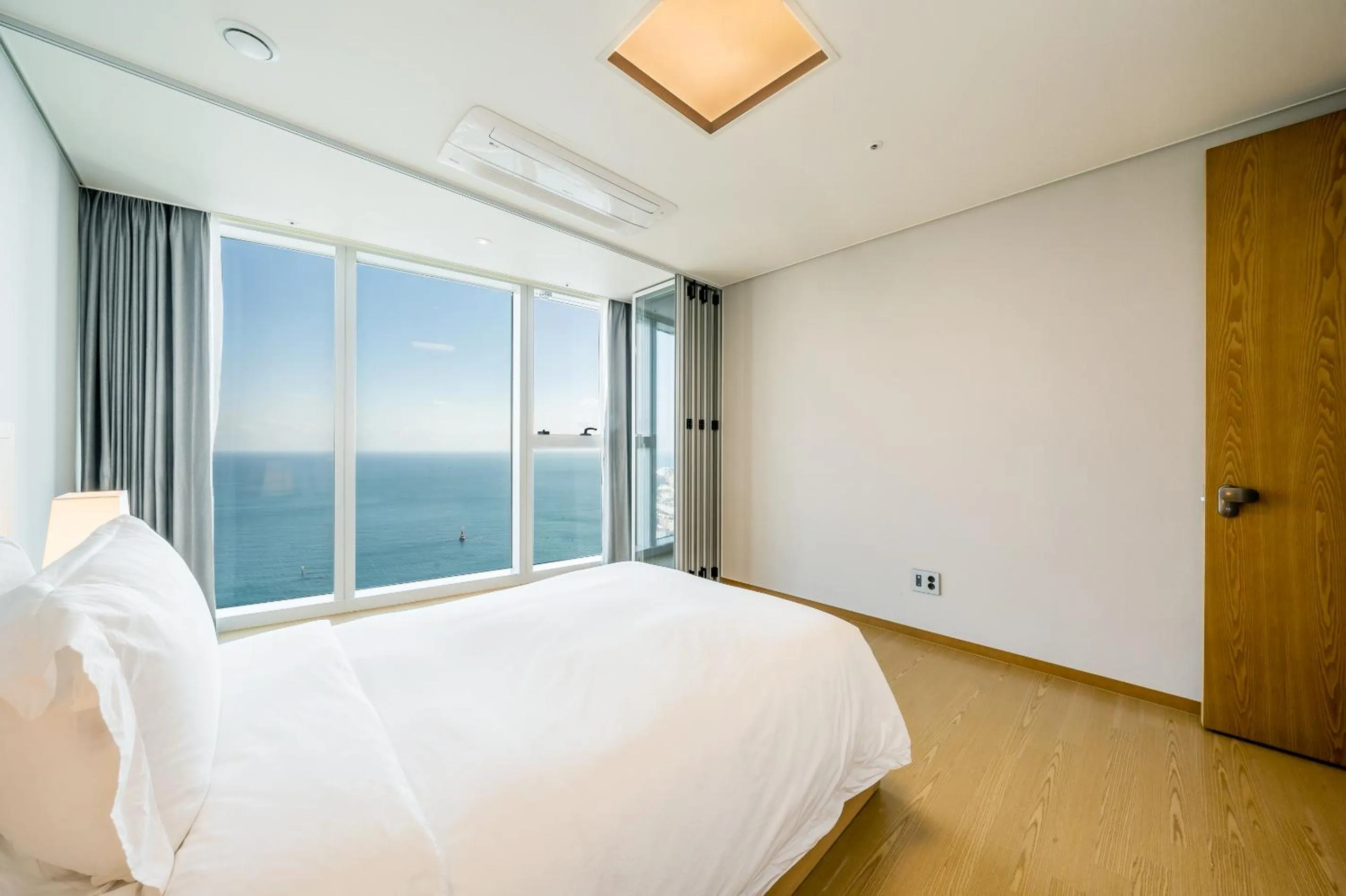 Bed in LCT Residence Y collection