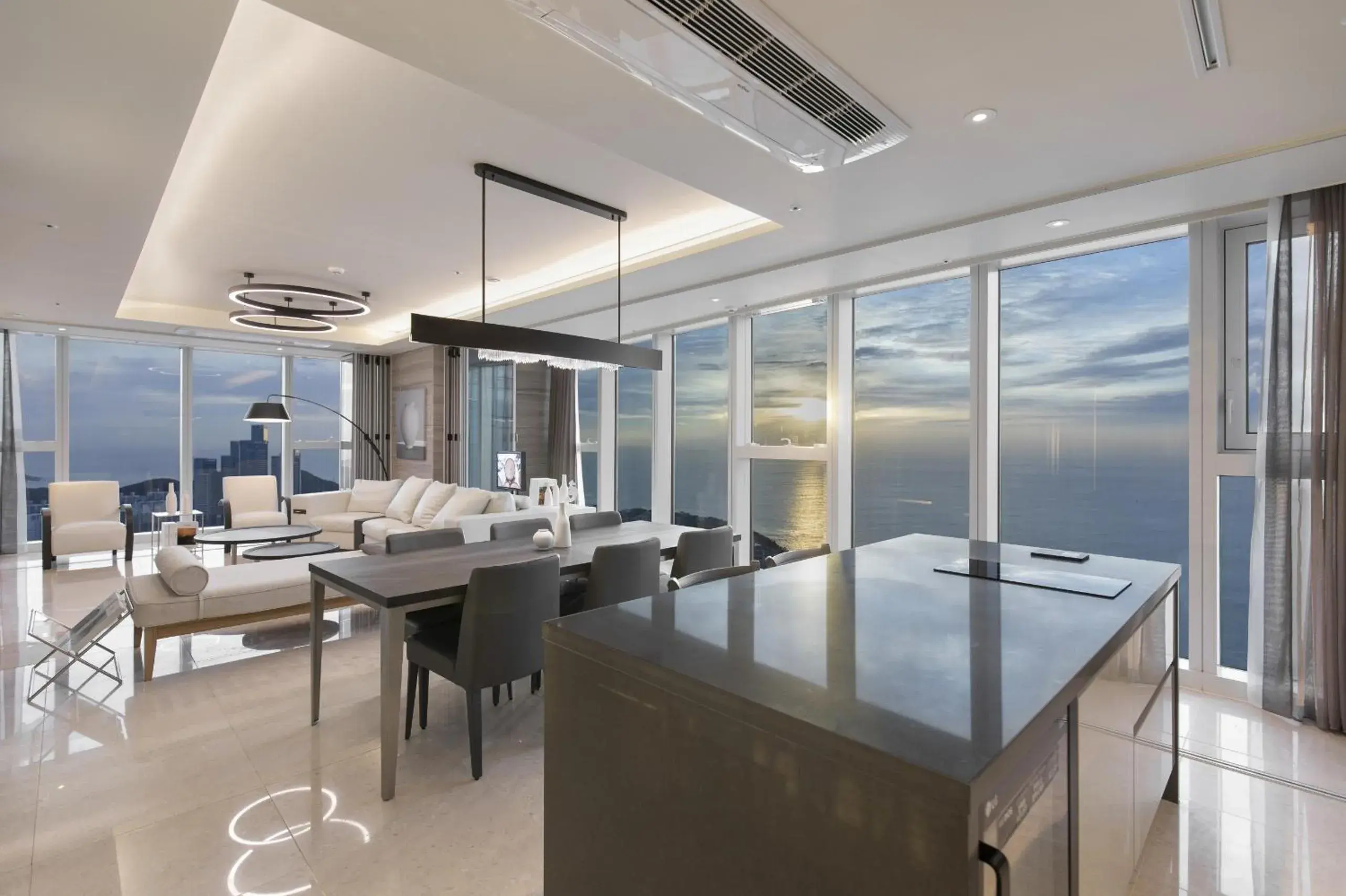 Superb Ocean View Royal Suite (Mipo Harbor View) in LCT Residence Y collection Superb Ocean View Royal Suite (Mipo Harbor View) in LCT Residence Y collection