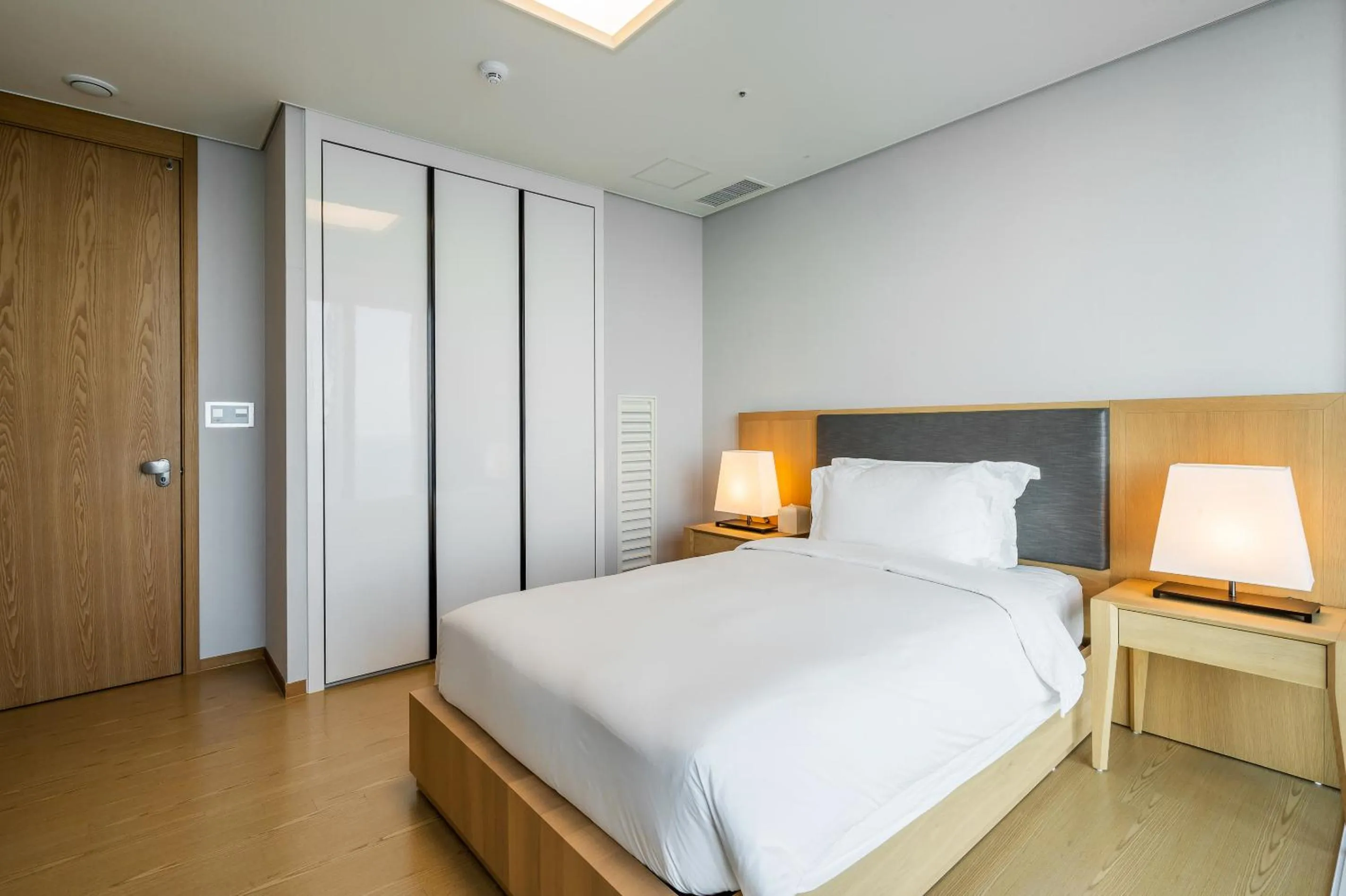 Bed in LCT Residence Y collection