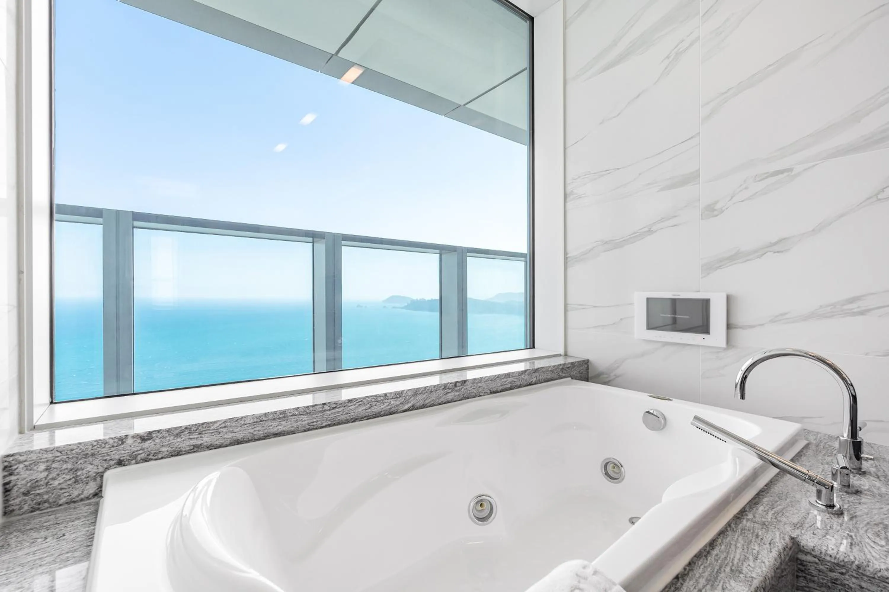 LCT Residence Y collection