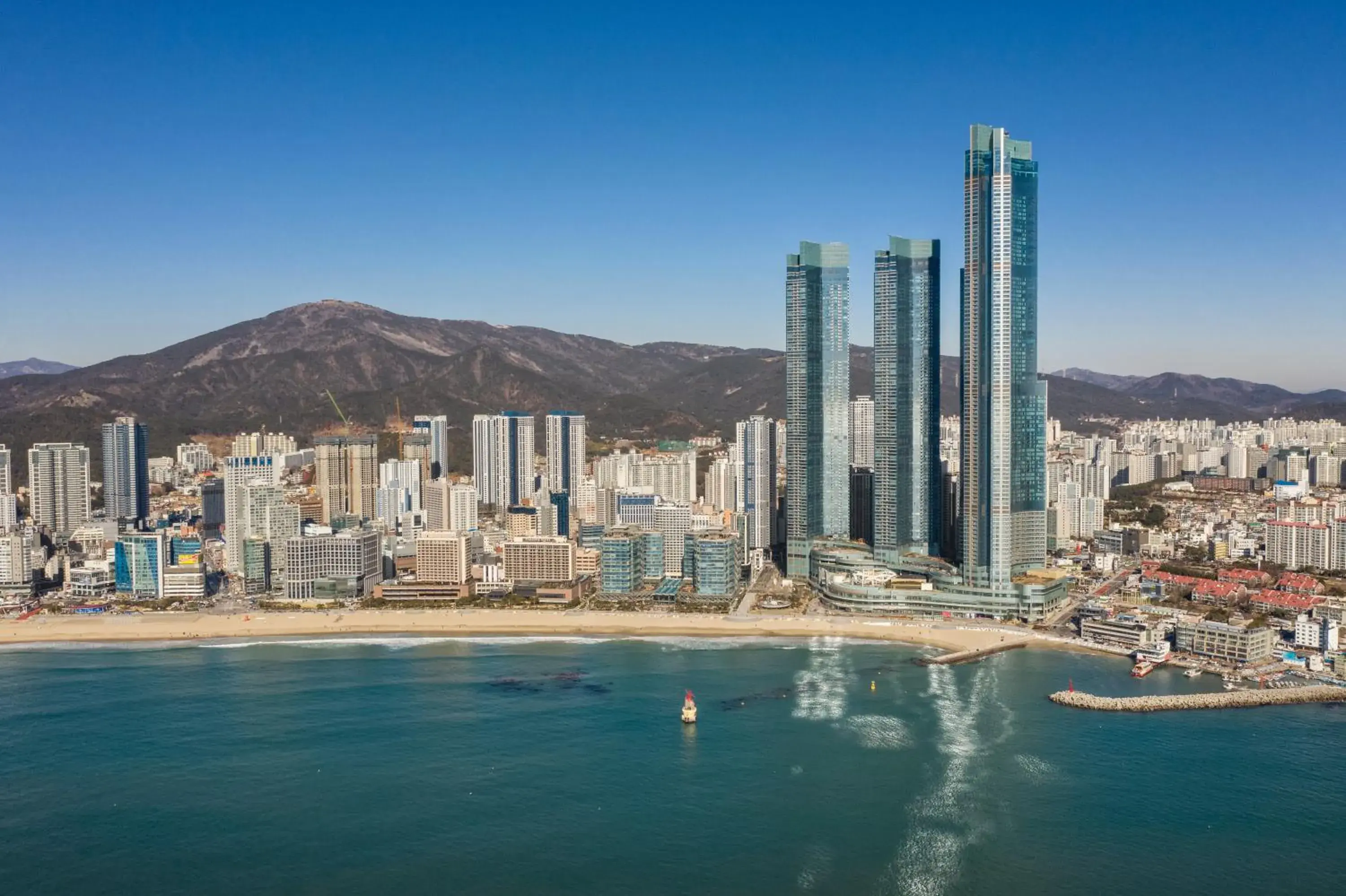 Facade/entrance in LCT Residence Y collection Facade/entrance in LCT Residence Y collection