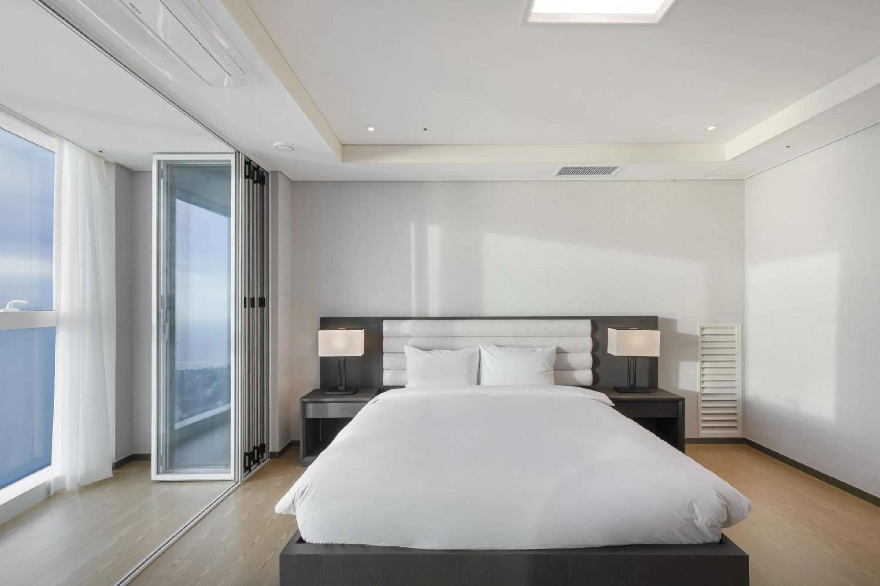 Bed in LCT Residence Y collection