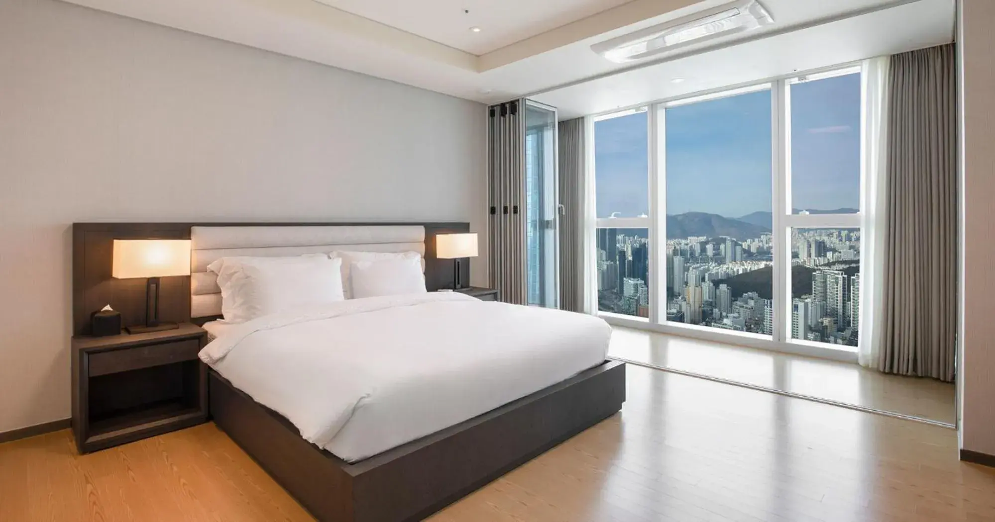 Bed in LCT Residence Y collection Bed in LCT Residence Y collection