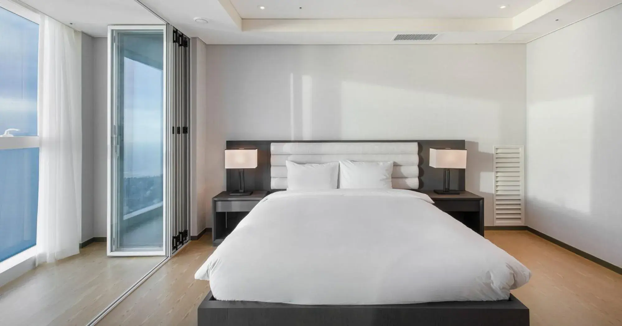 Bed in LCT Residence Y collection Bed in LCT Residence Y collection