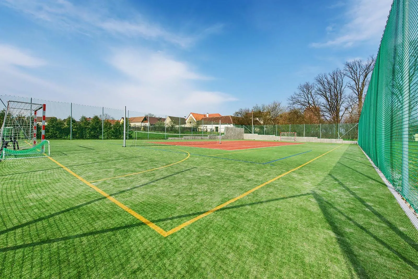 Tennis court in Penzion Putim