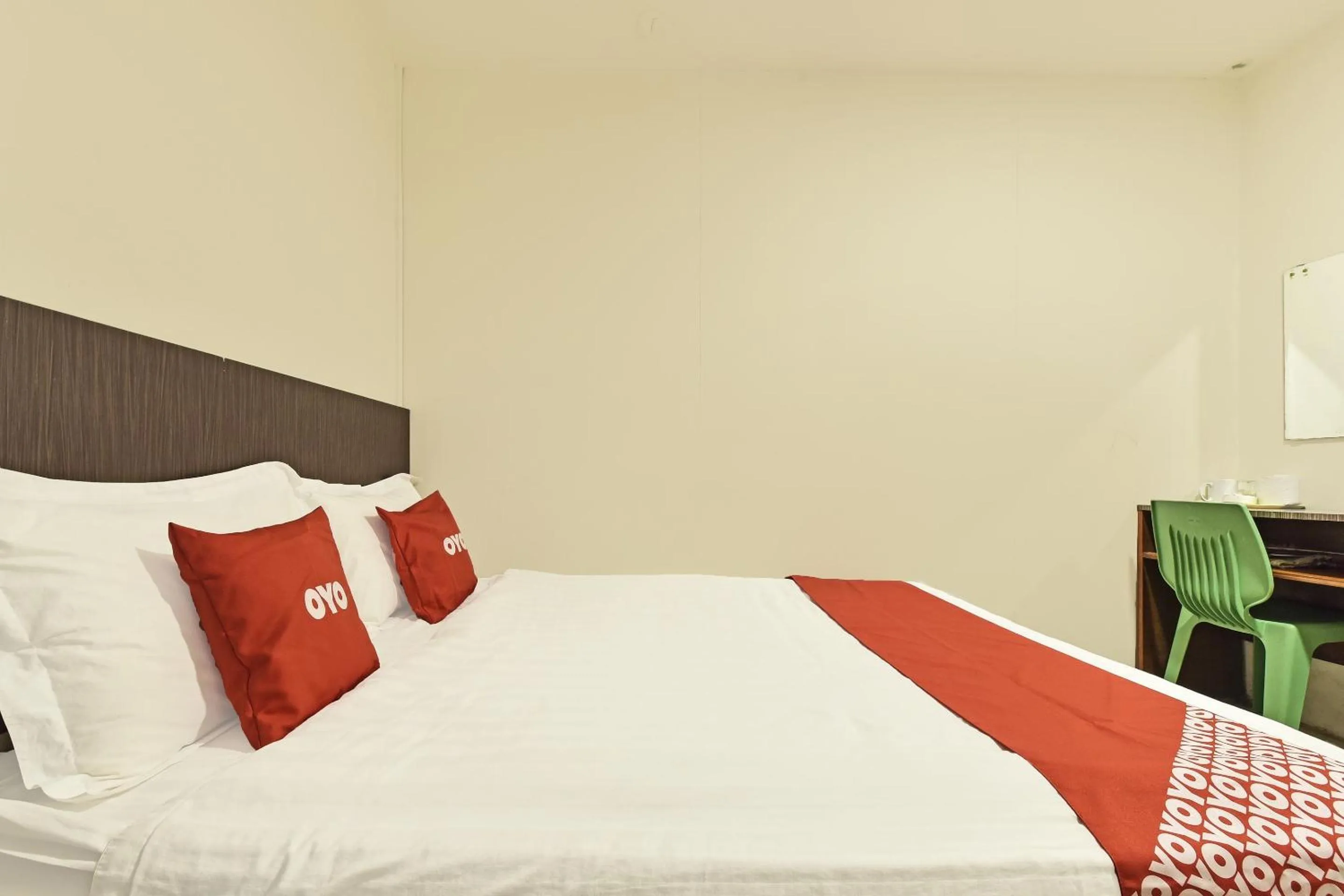 Bedroom, Bed in Hotel O Mini Indah