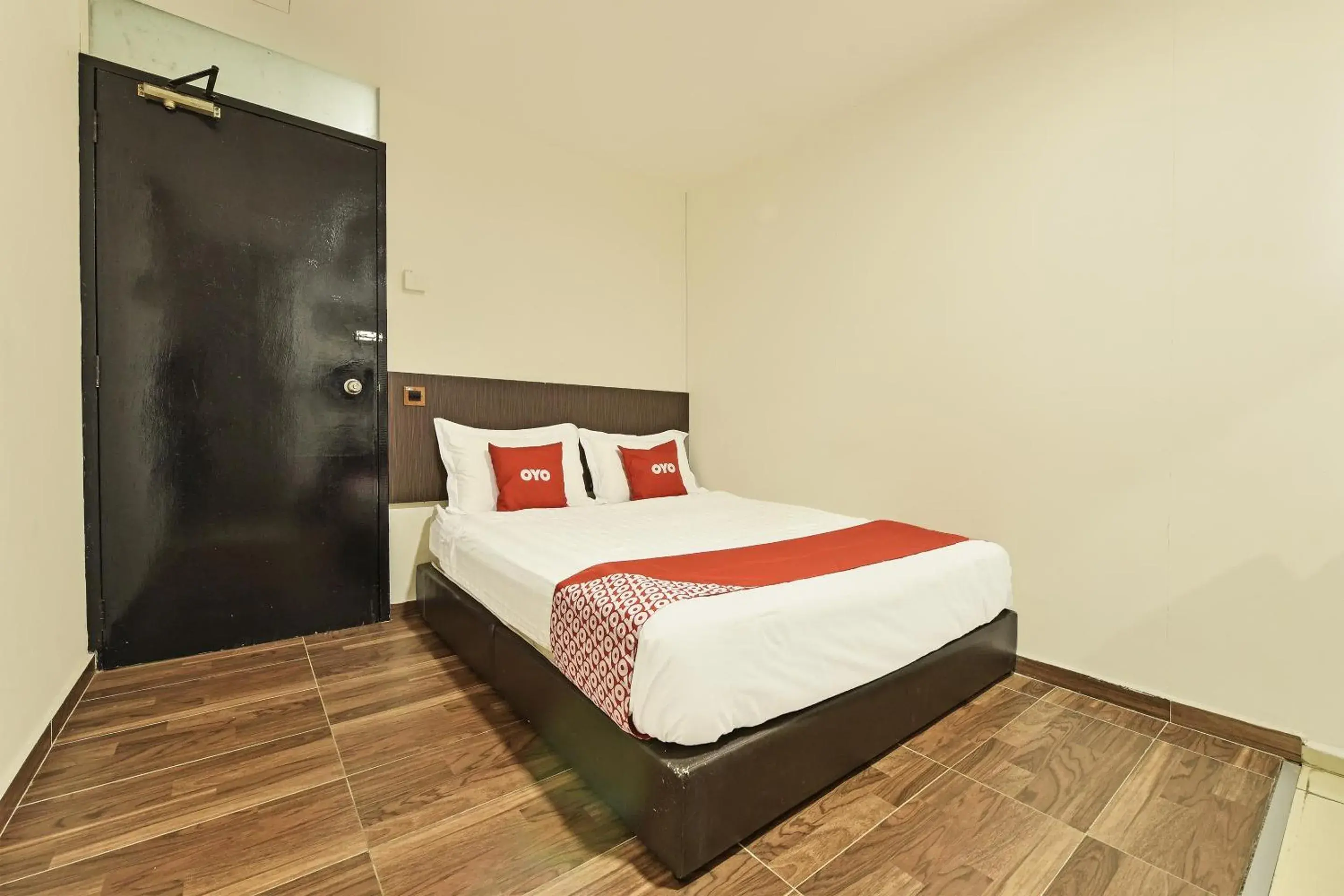 Deluxe Queen Room - single occupancy in Hotel O Mini Indah Deluxe Queen Room - single occupancy in Hotel O Mini Indah