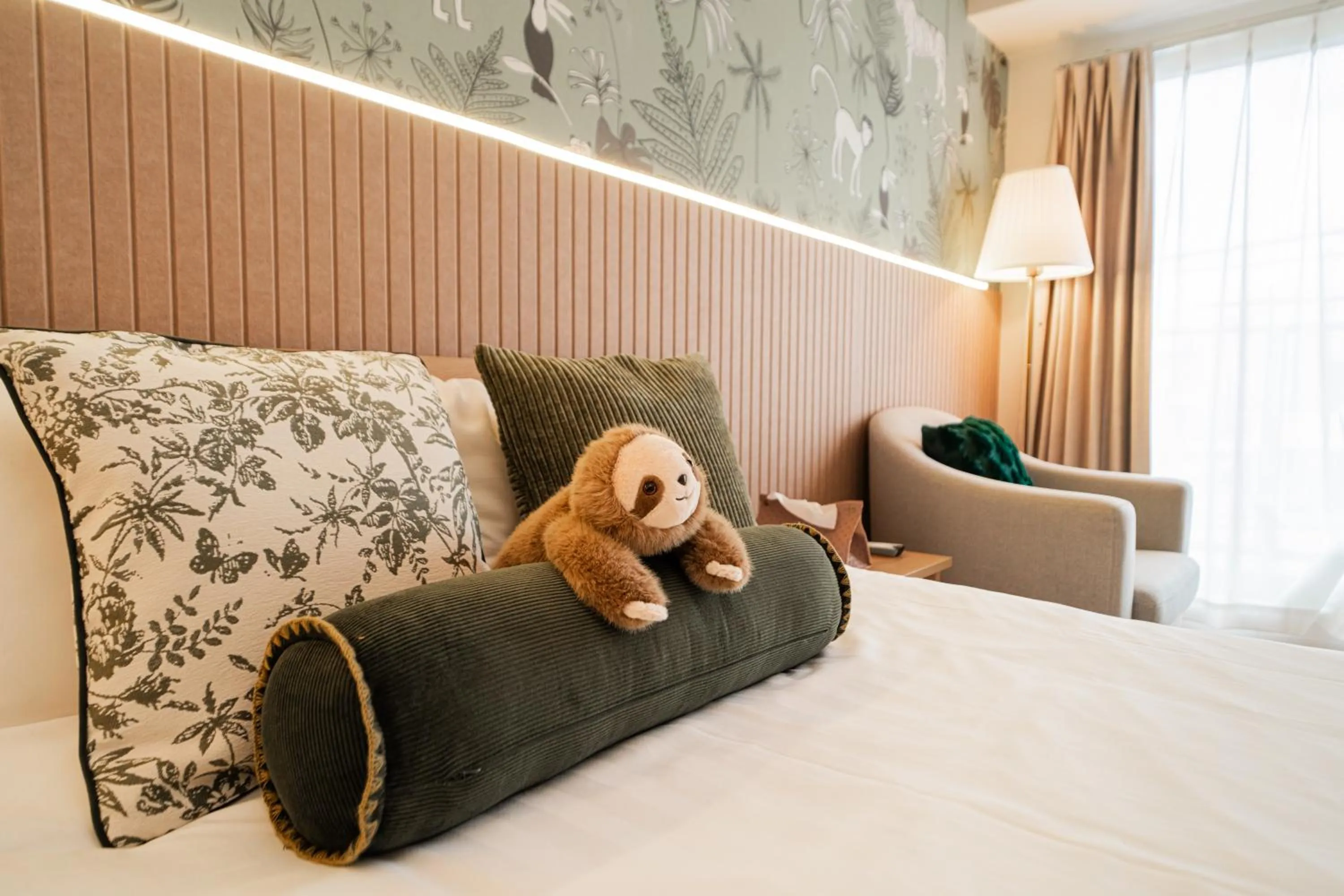 Living room in QUEENS PARK