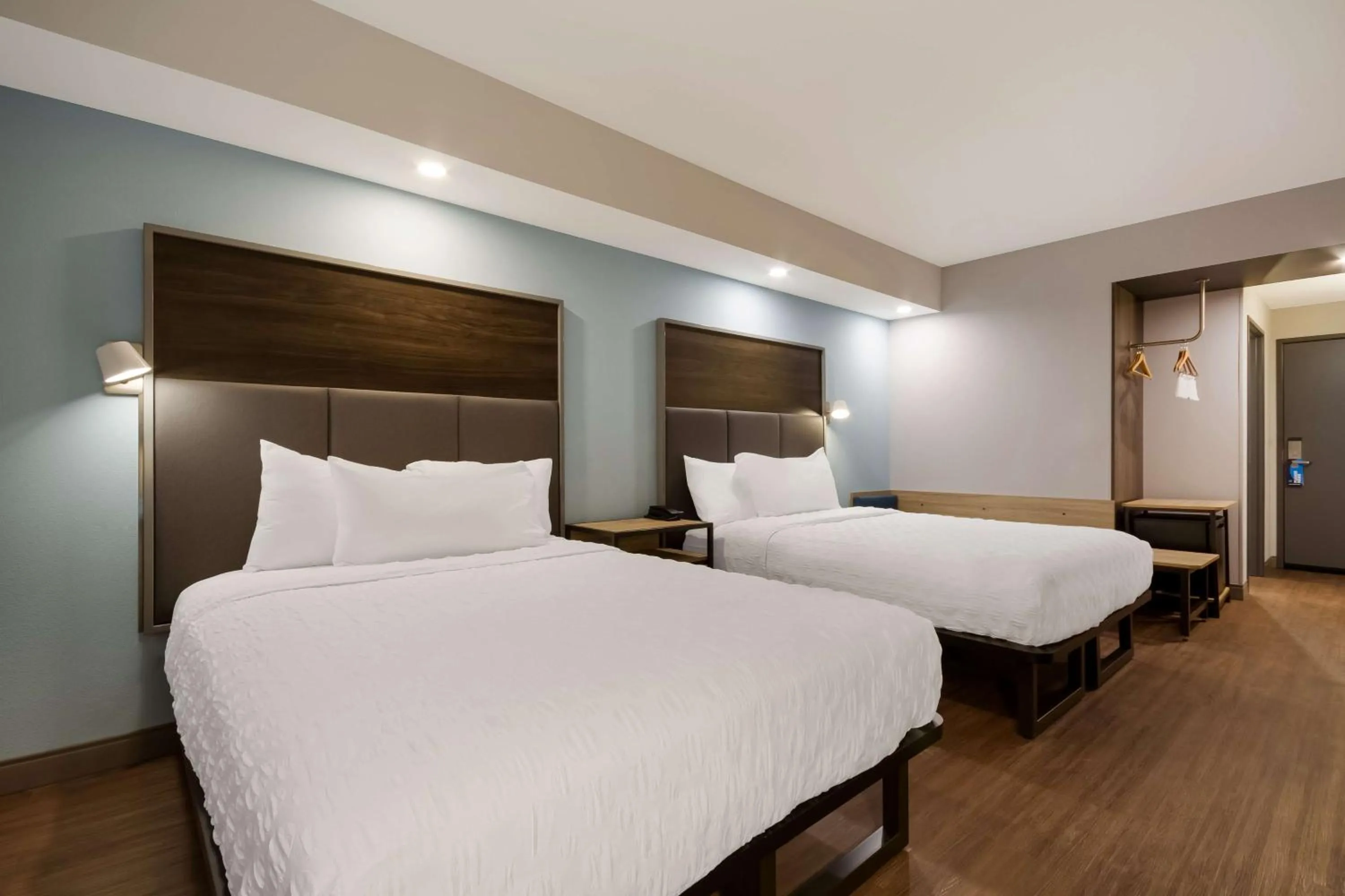 Bed in Tru By Hilton Destin