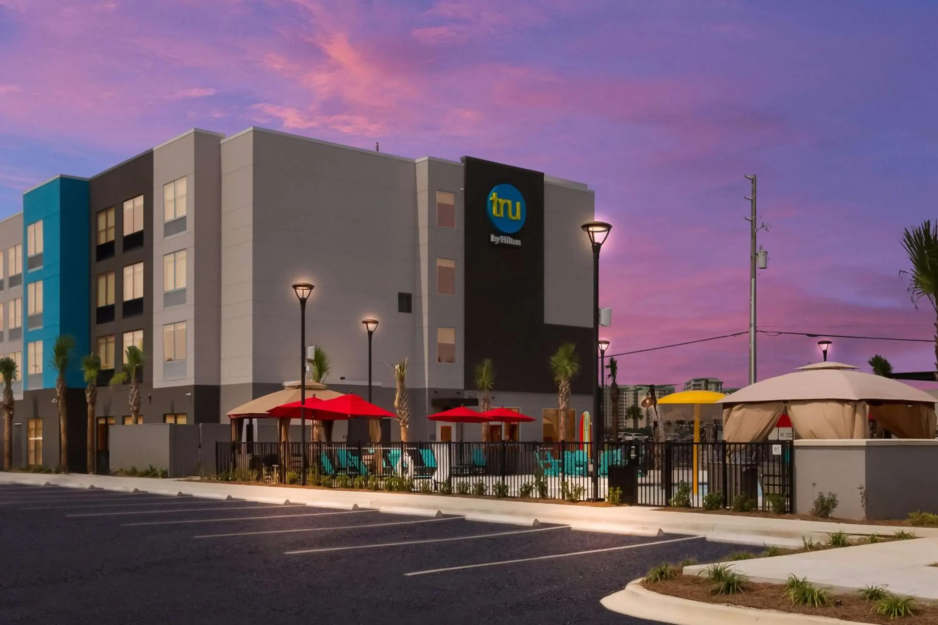 Property building in Tru By Hilton Destin Property building in Tru By Hilton Destin