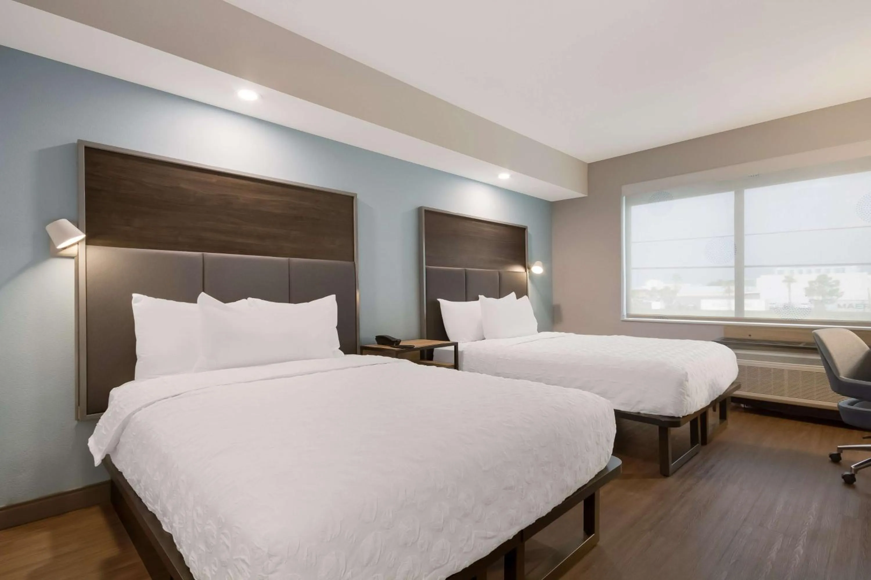 Bed in Tru By Hilton Destin