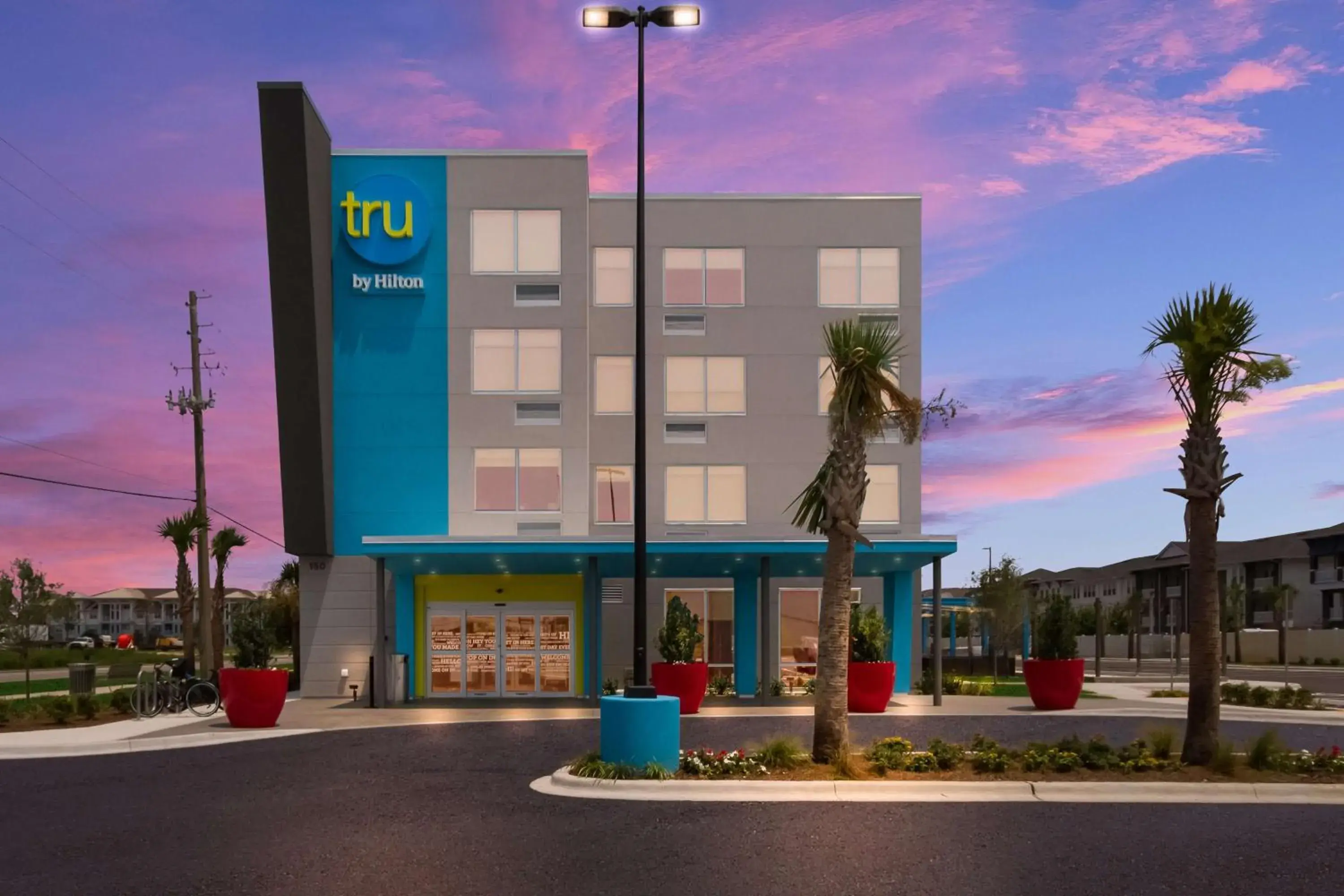 Property building in Tru By Hilton Destin Property building in Tru By Hilton Destin