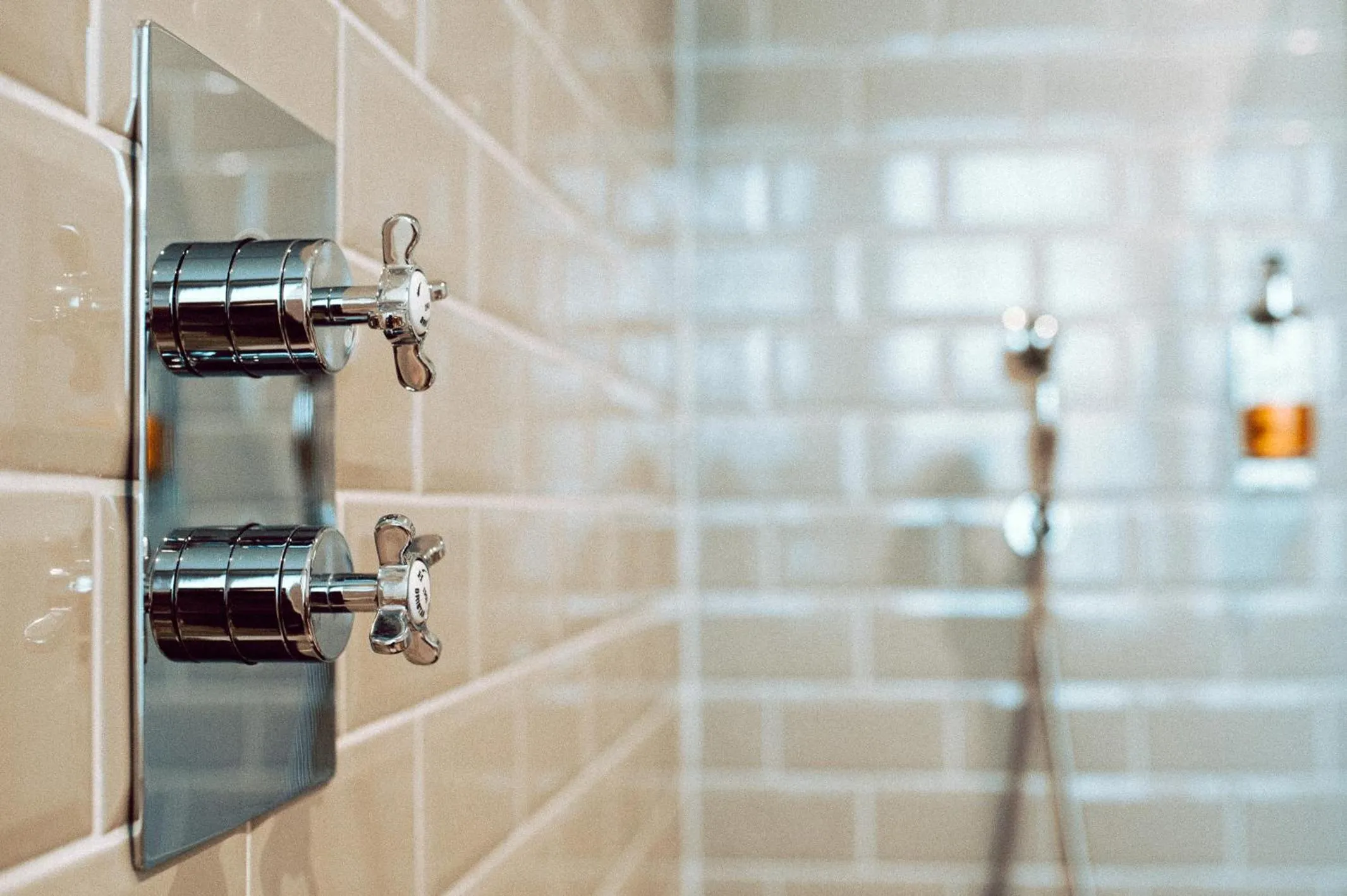 Shower in The George Hotel