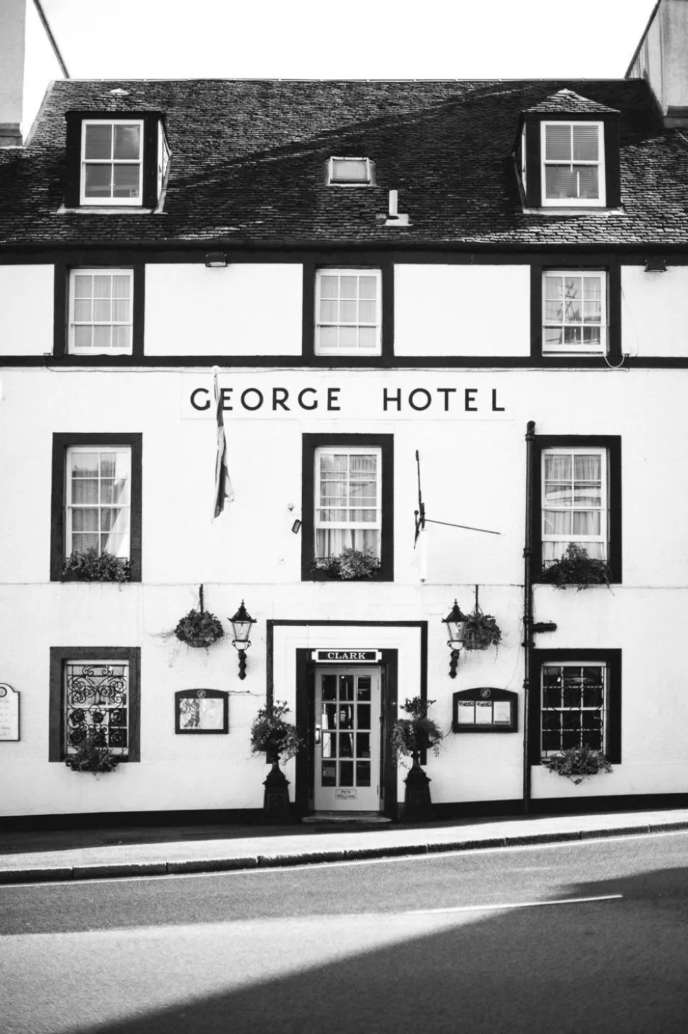 Facade/entrance in The George Hotel